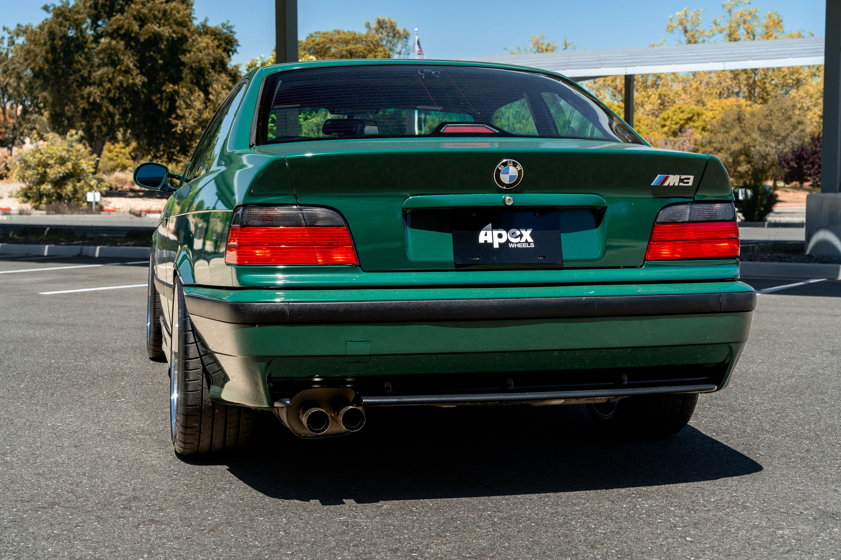 Green BMW E36 M3 with 18" ML-7RT Apex wheels in Machined Lip Anthracite