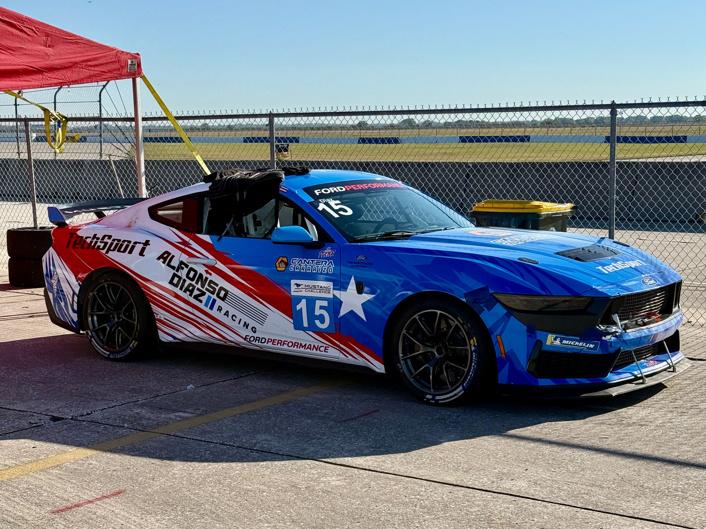 Multicolor Ford Performance Mustang Dark Horse R with 18" VS-5RE Apex wheels in Anthracite