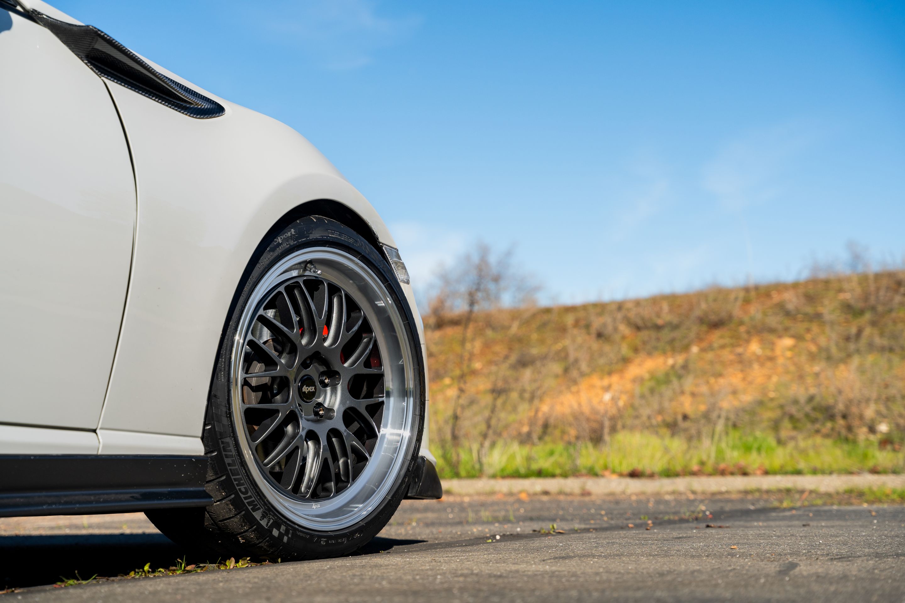 White Subaru ZC6 / Gen 1 BRZ with 18" ML-10RT Apex wheels in Machined Lip Anthracite