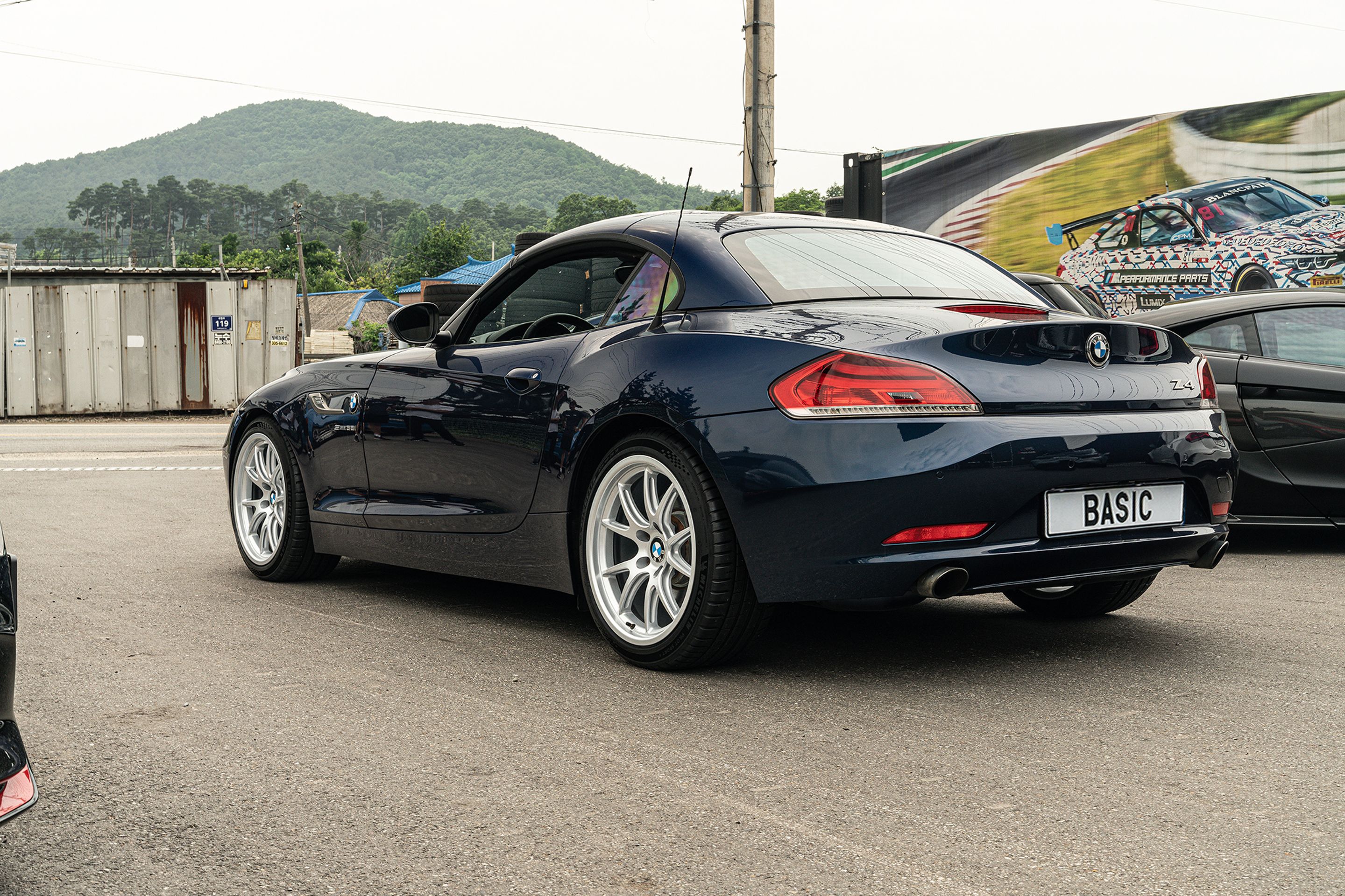 Blue BMW E89 Z4 with 18" FL-5 Apex wheels in Race Silver