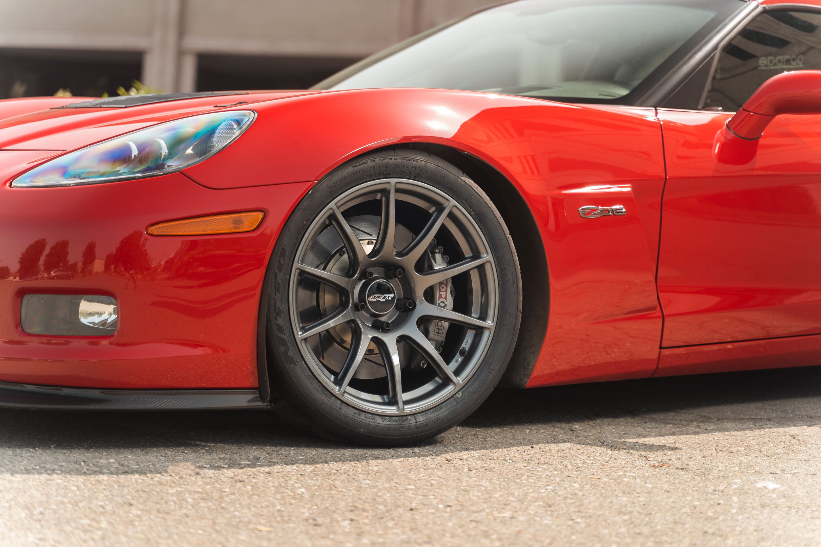Red Chevrolet C6 Corvette Z06 with 18" SM-10 Apex wheels in Anthracite
