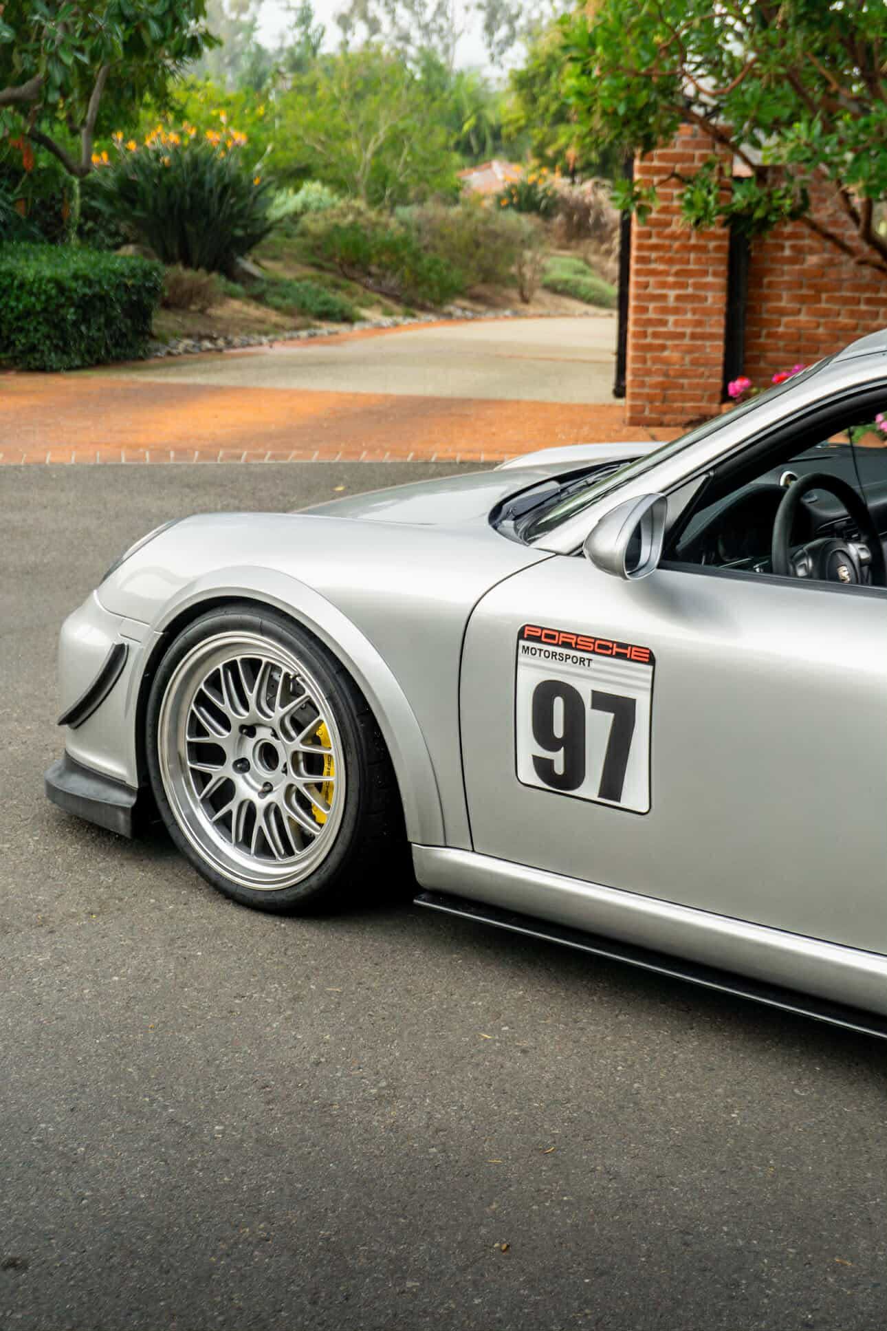 Silver Porsche 911 997 GT3 with 19" ML-10RT Apex wheels in Machined Lip Race Silver