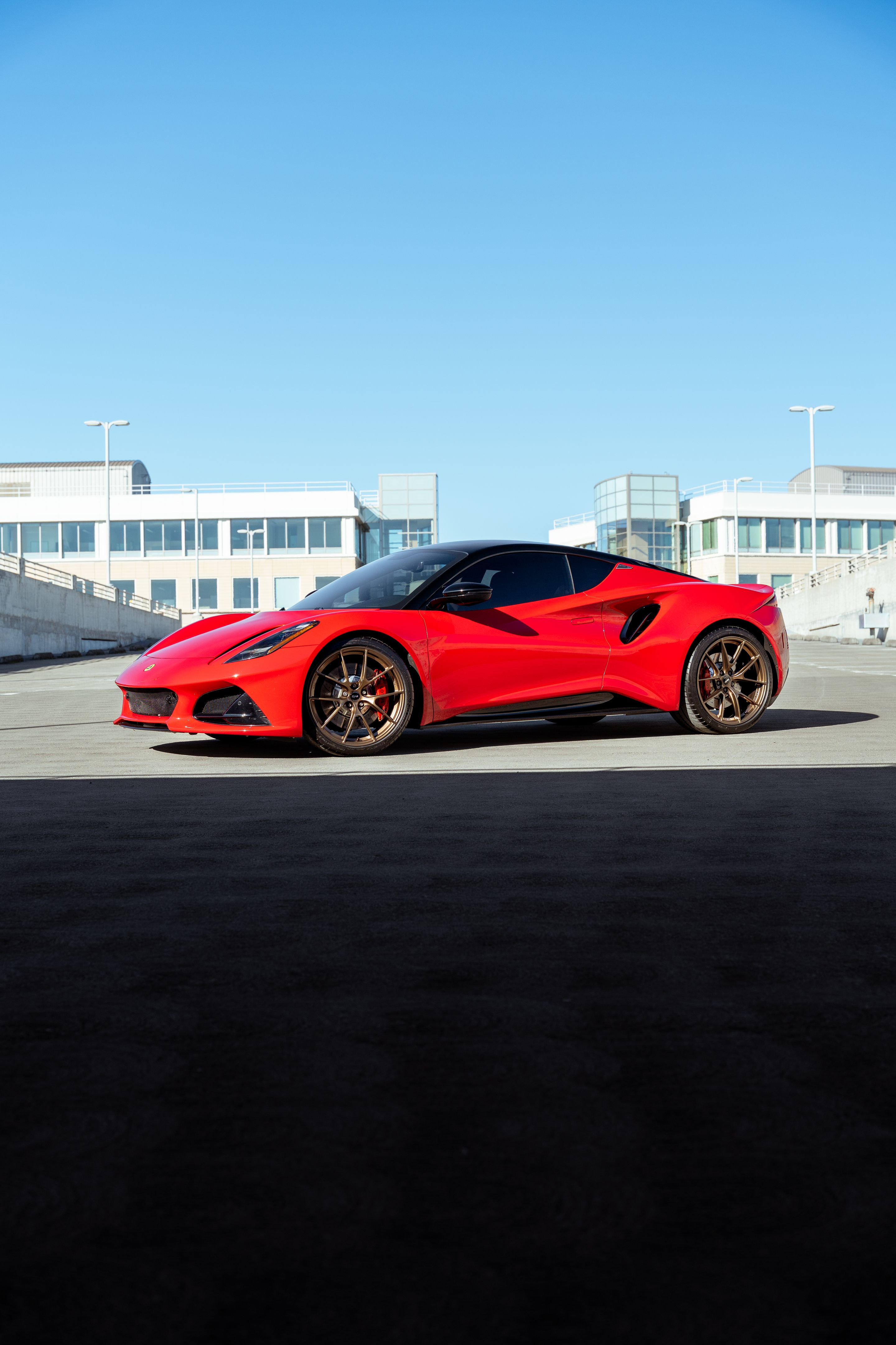 Red Lotus Emira with 20" VS-5RS Apex wheels in Anthracite