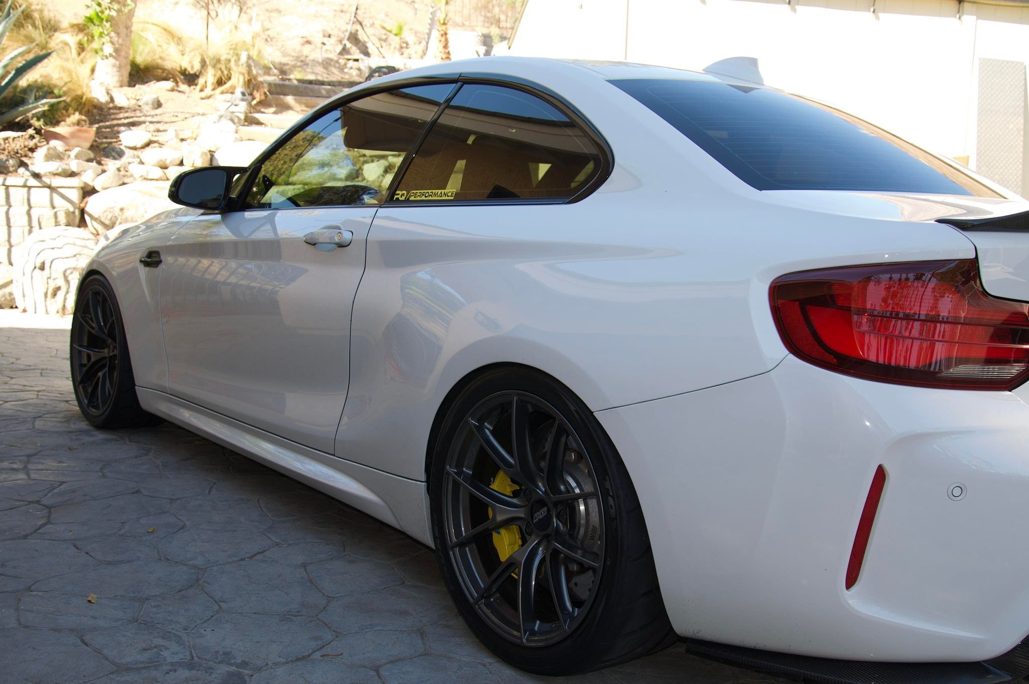 White BMW F87 M2 with 19" VS-5RS Apex wheels in Anthracite