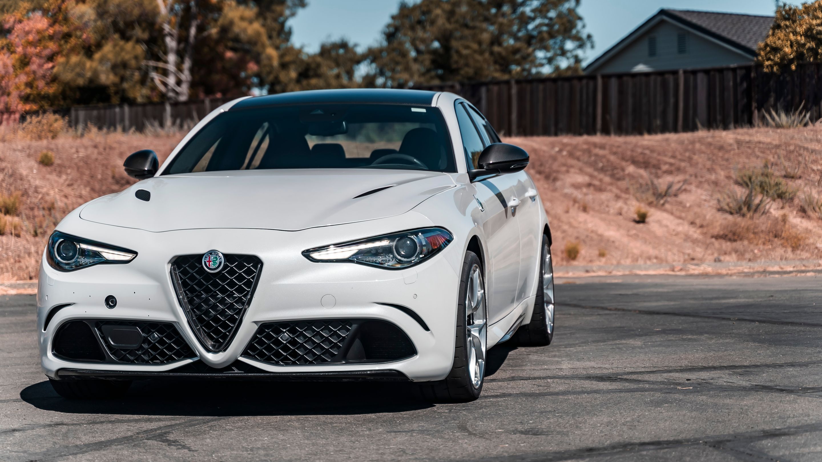 White Alfa Romeo Giulia Quadrifoglio with 19" VS-5RS Apex wheels in Brushed Clear