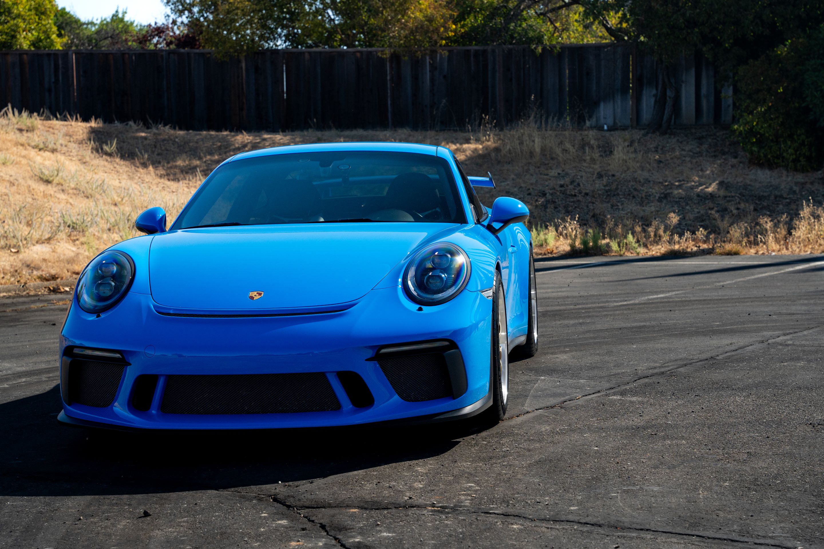 Blue Porsche 911 991.2 GT3 with 19" ML-10RT Apex wheels in Machined Lip Gloss Motorsport Gold