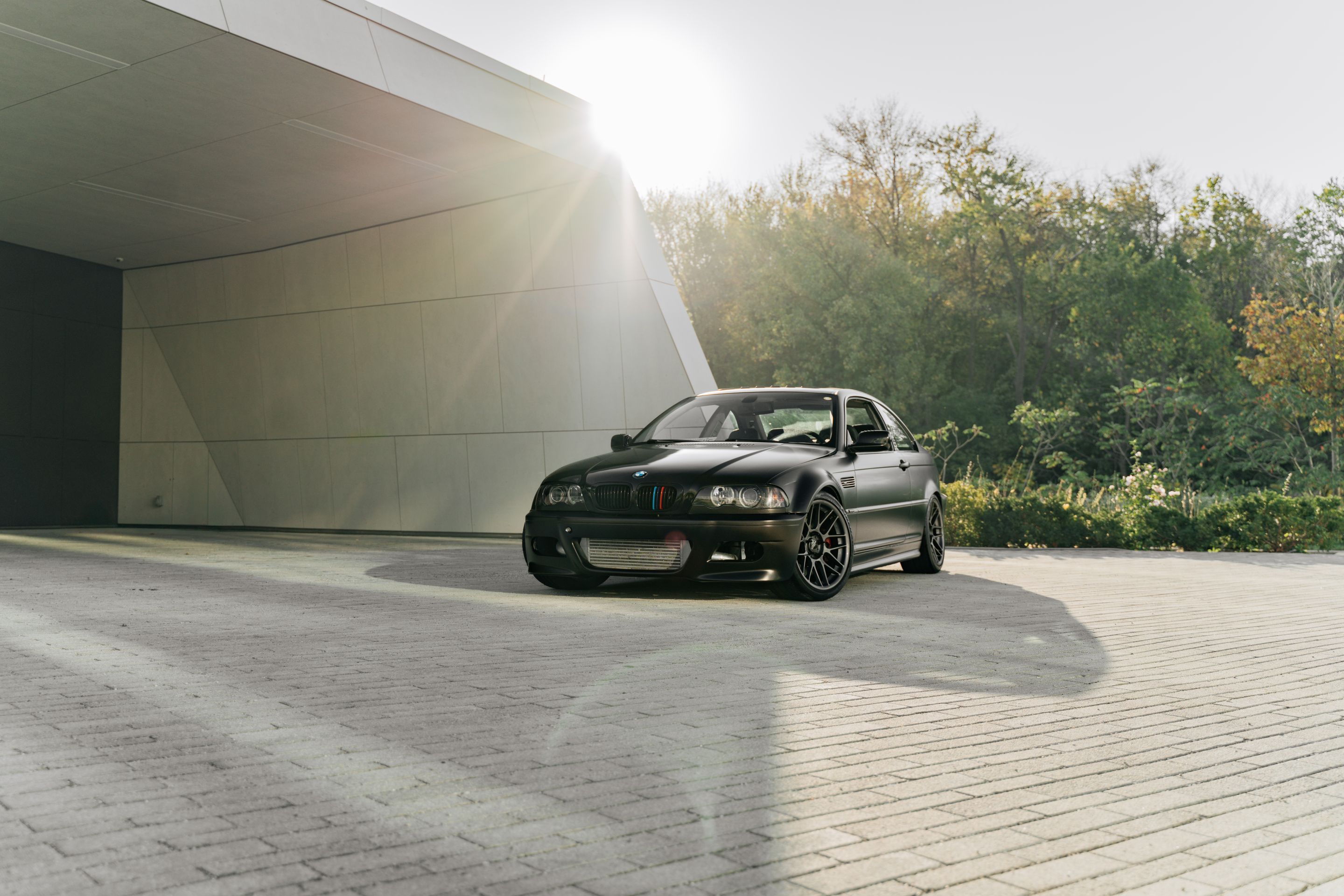 Black BMW E46 M3 with 18" ARC-8 Apex wheels in Anthracite