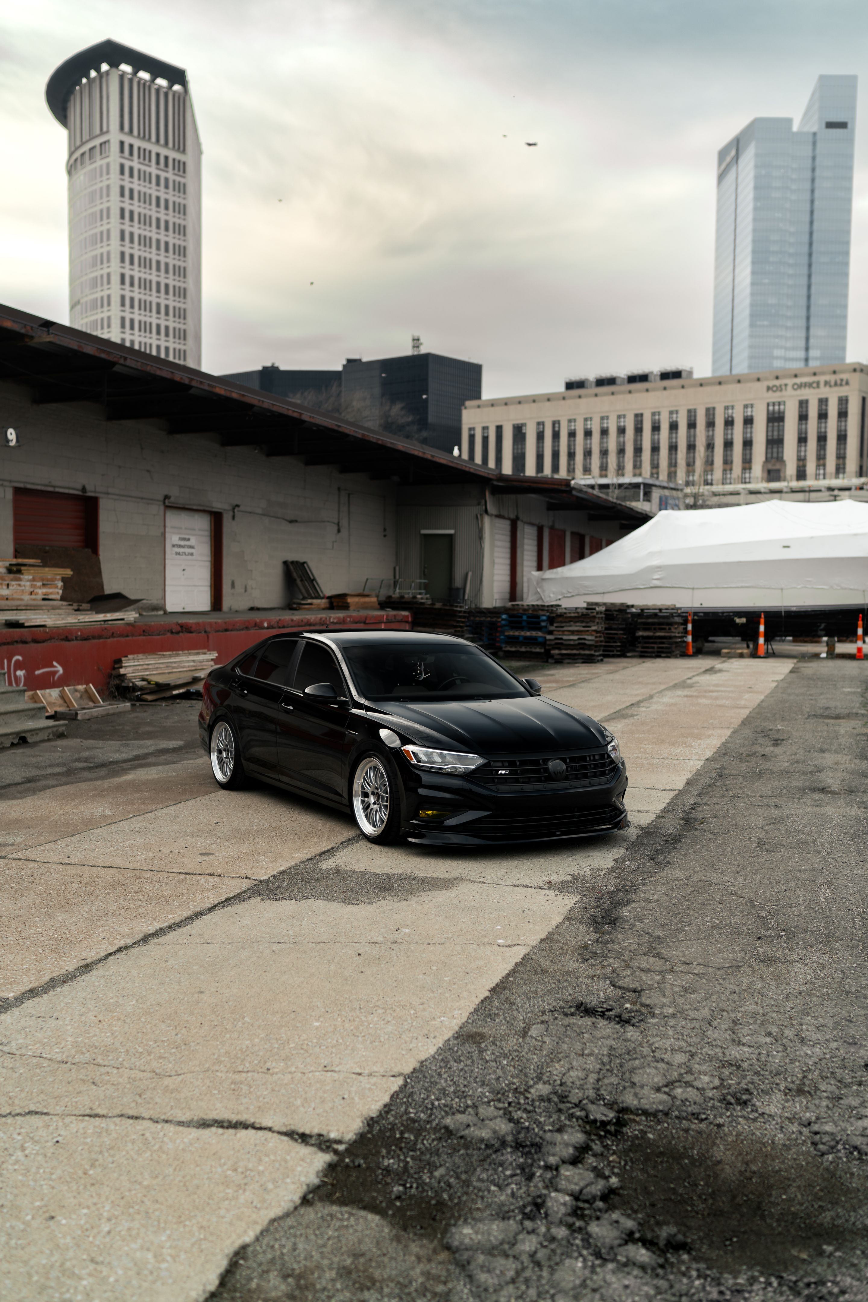 Black VW MK7 Jetta with 19" ML-10RT Apex wheels in Machined Lip Race Silver