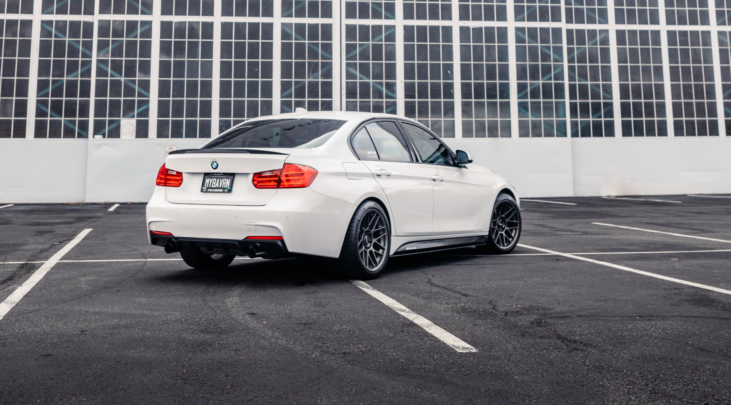 White BMW F30 Sedan 3 Series with 18" ARC-8 Apex wheels in Anthracite