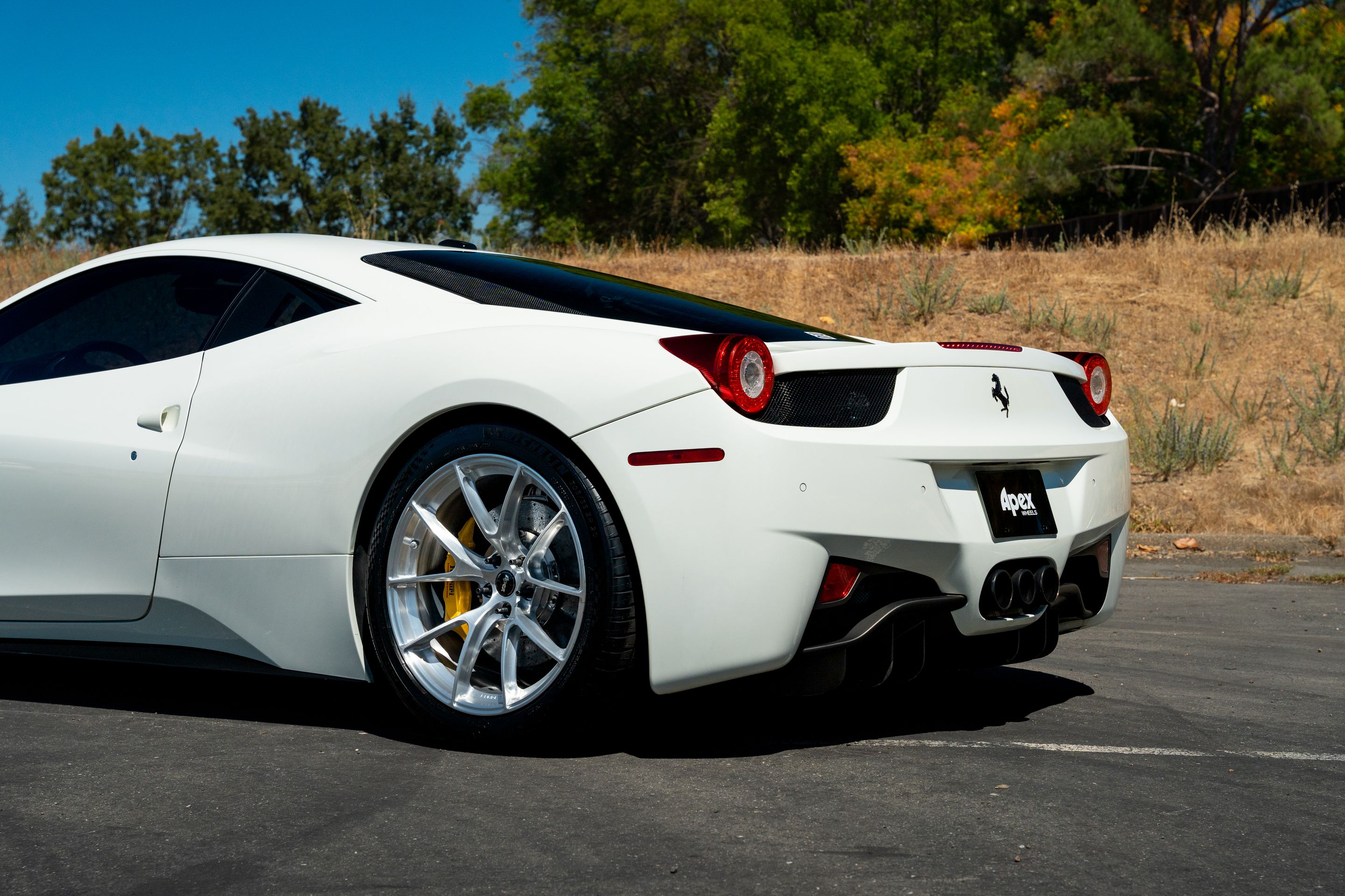 White Ferrari 458 Italia with 20" VS-5RS Apex wheels in Brushed Clear