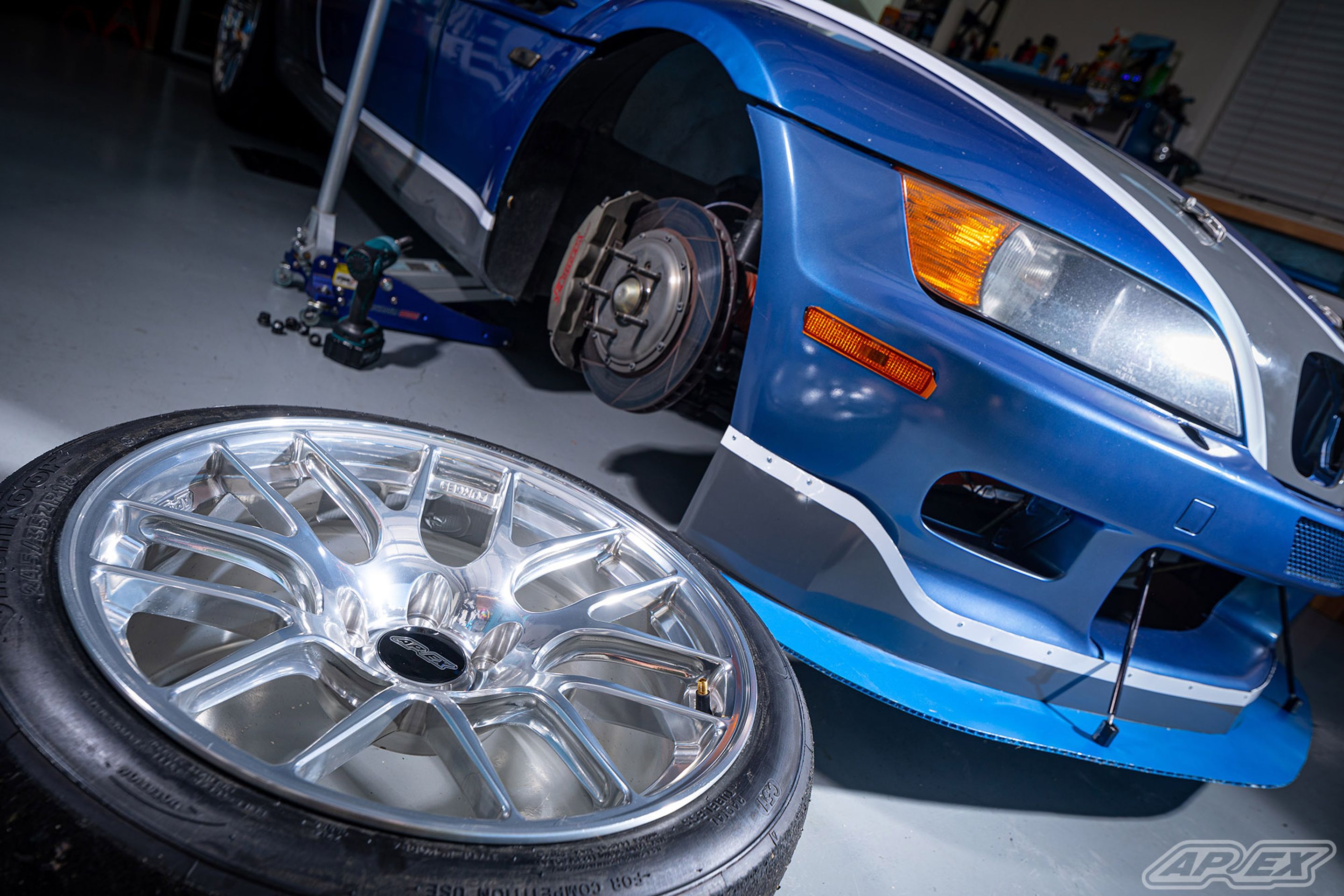 Blue BMW E36/8 Coupe Z3 M with 18" EC-7R Apex wheels in Polished