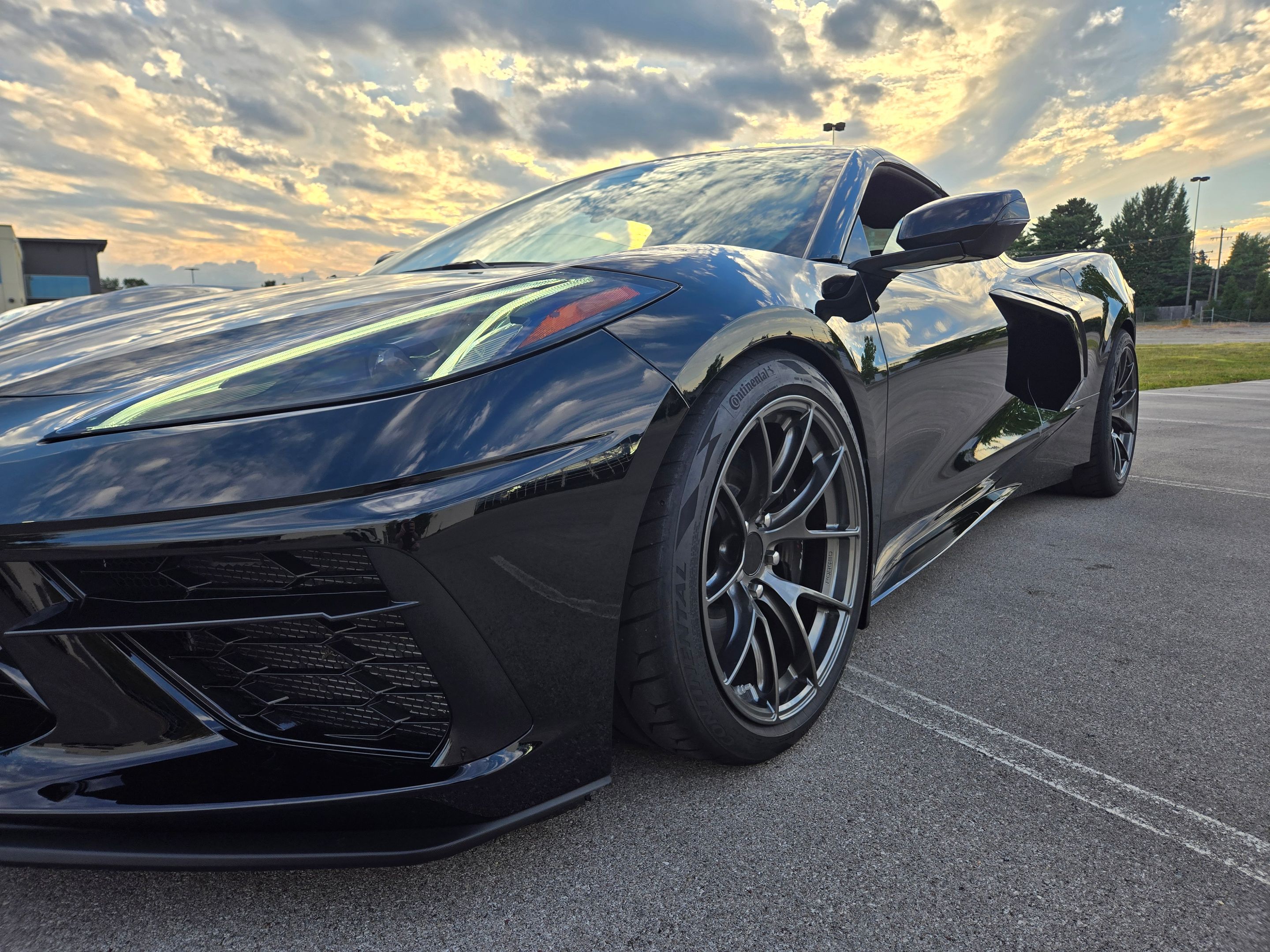 Black Chevrolet C8 Corvette Stingray/Z51 with 18"/19" VS-5RS Apex wheels in Anthracite