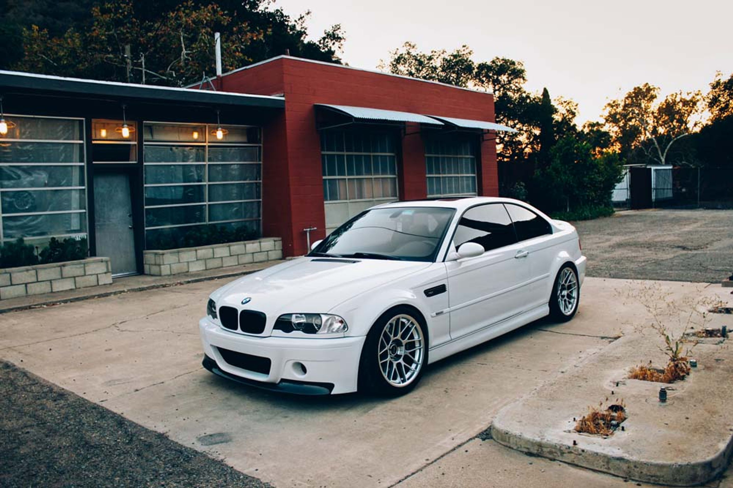White BMW E46 M3 with 18" ARC-8 Apex wheels in Hyper Silver