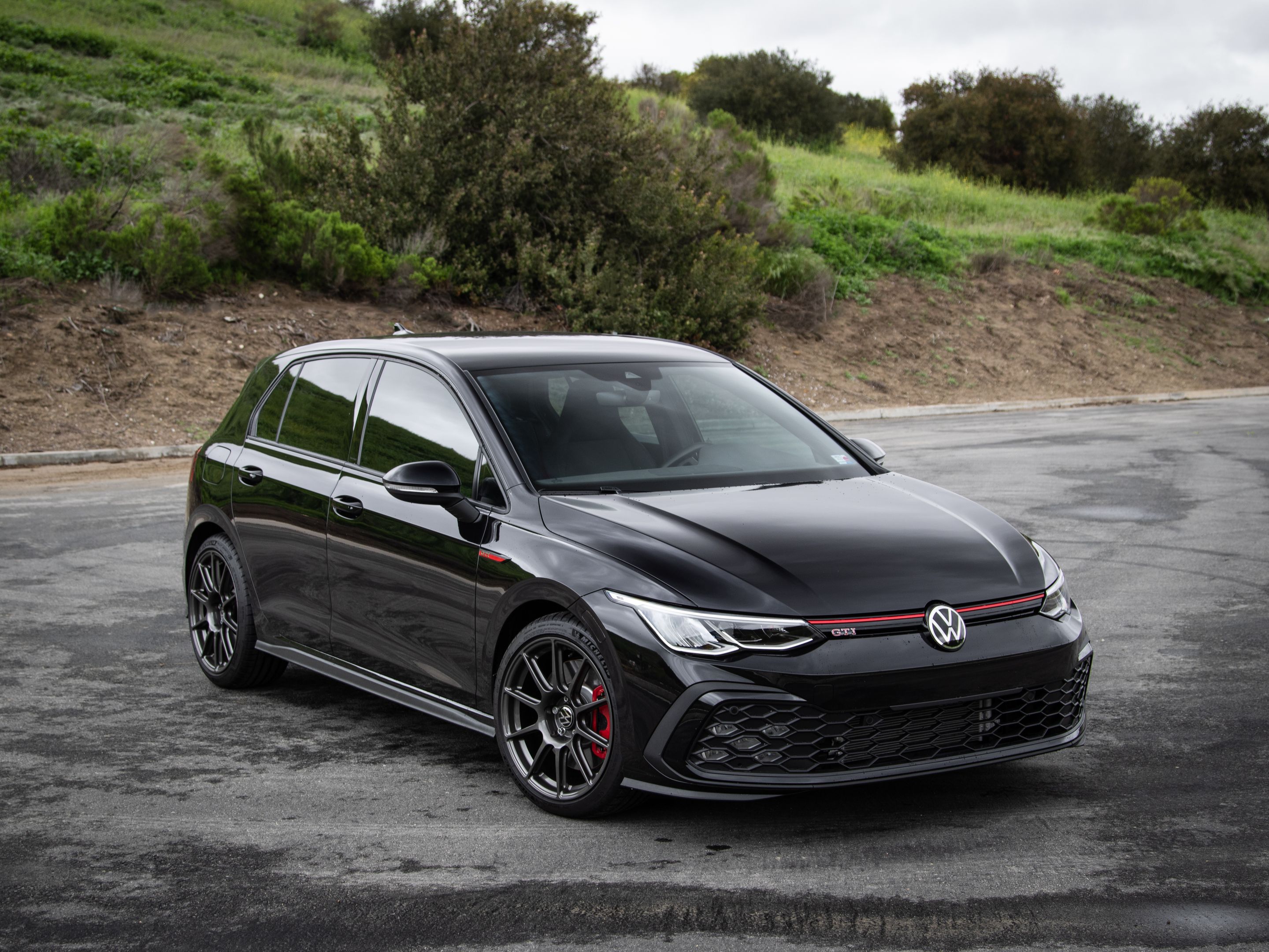 Black VW MK8 GTI with 18" SM-10 Apex wheels in Anthracite