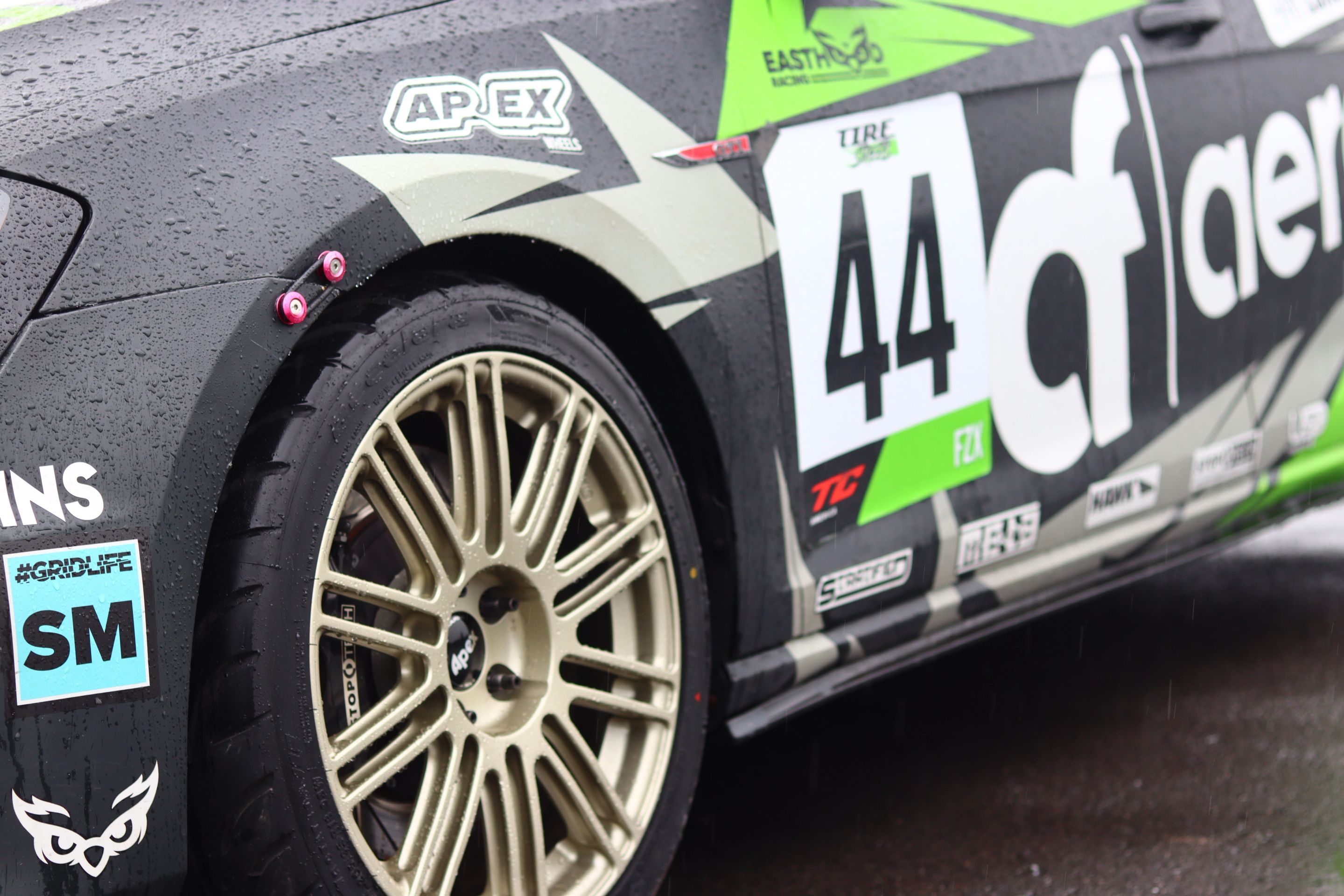 Race Livery VW MK7 GTI with 18" TC-10RT Apex wheels in Motorsport Gold