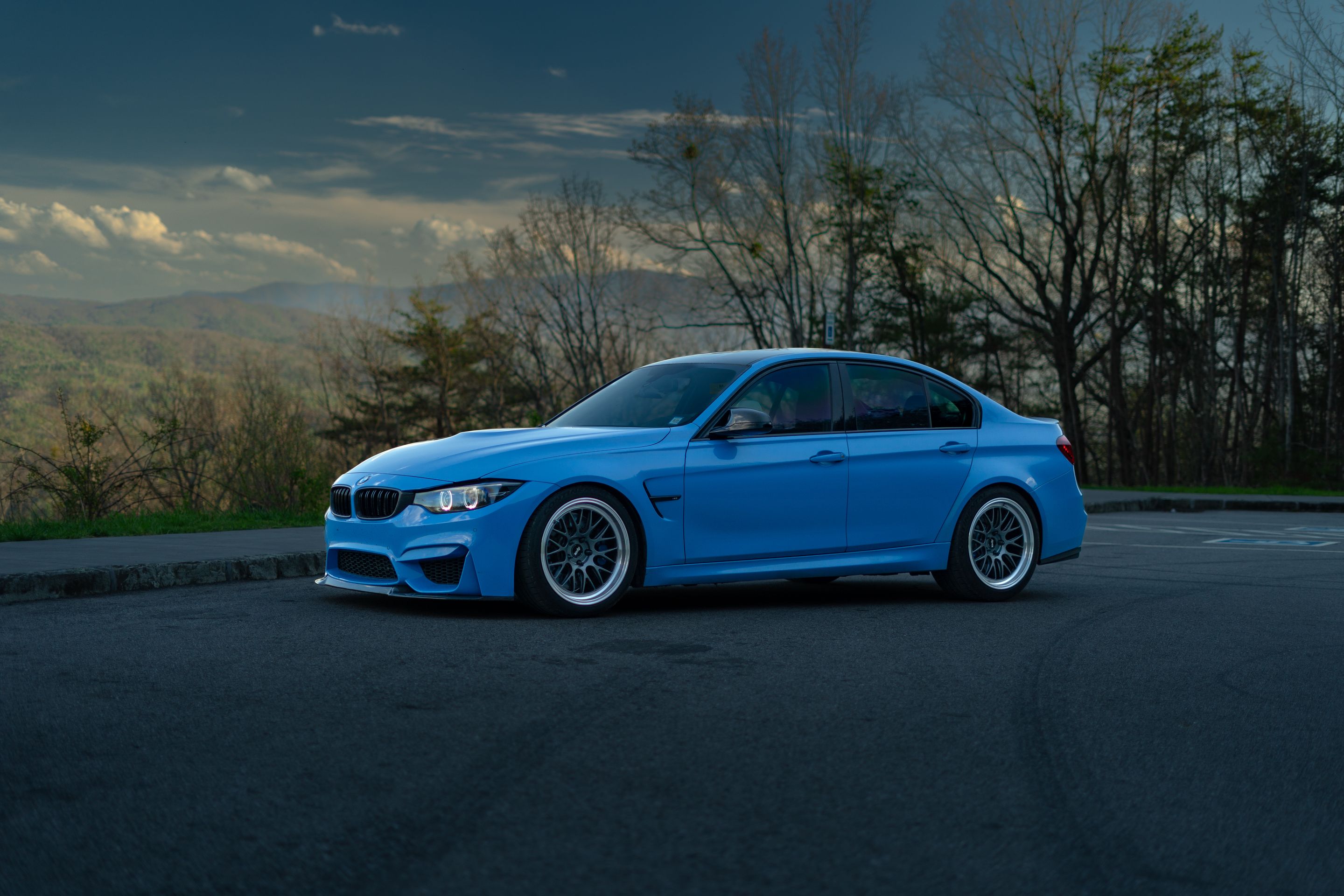 Blue BMW F80 M3 with 19" ML-10RT Apex wheels in Machined Lip Anthracite