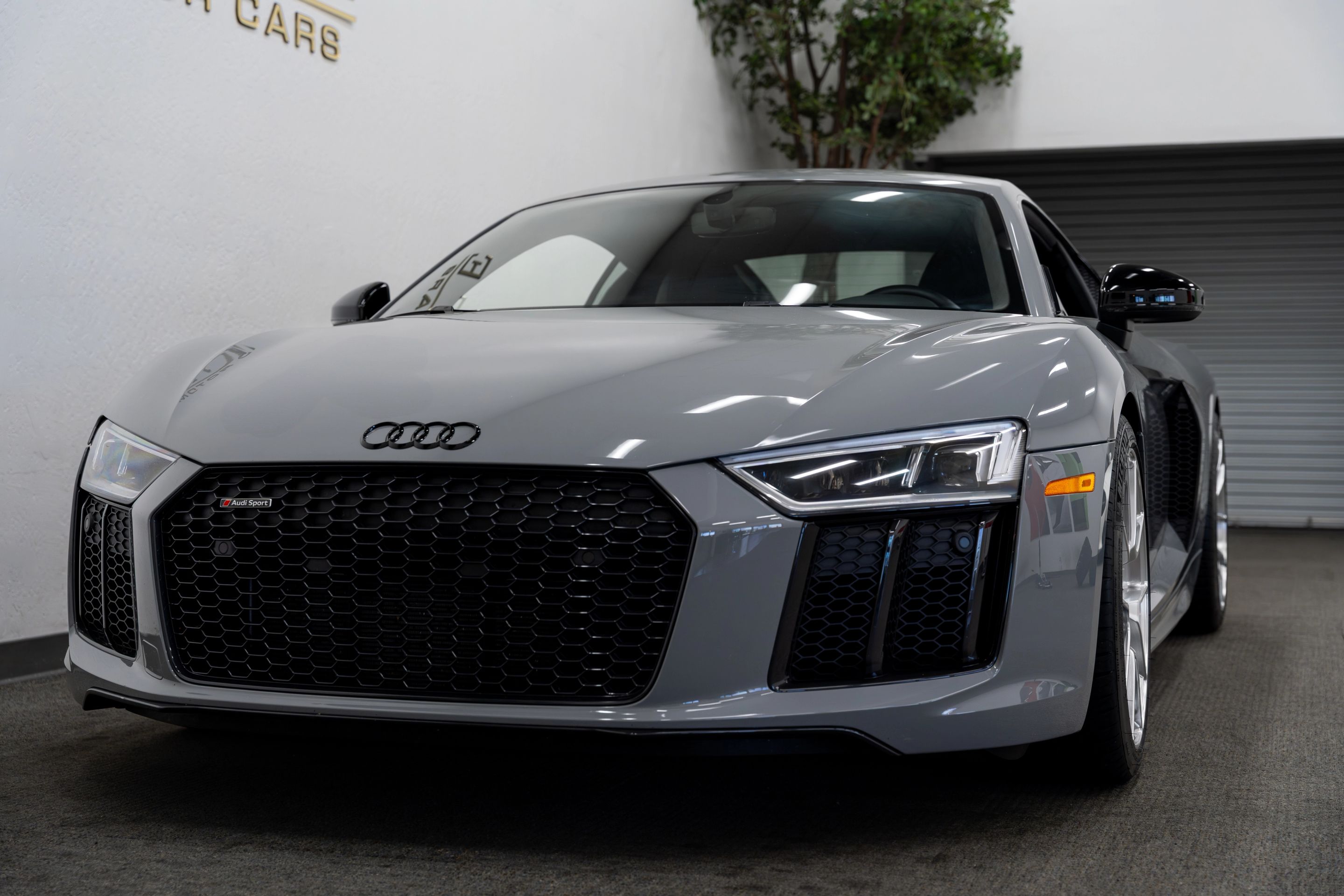 Grey Audi Gen 2 R8 with 19"/20" VS-5RS Apex wheels in Brushed Clear