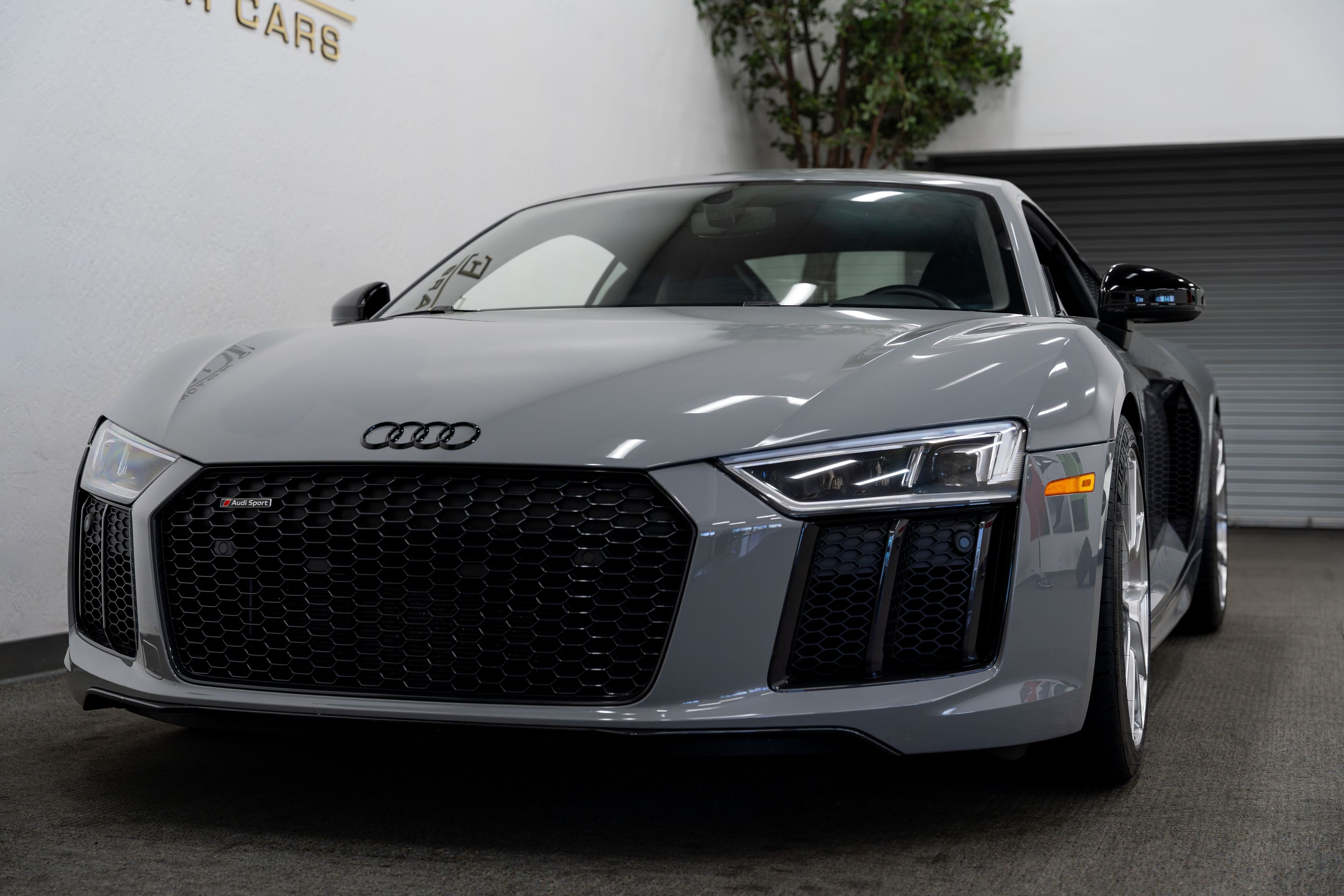Grey Audi Gen 2 R8 with 19"/20" VS-5RS Apex wheels in Brushed Clear