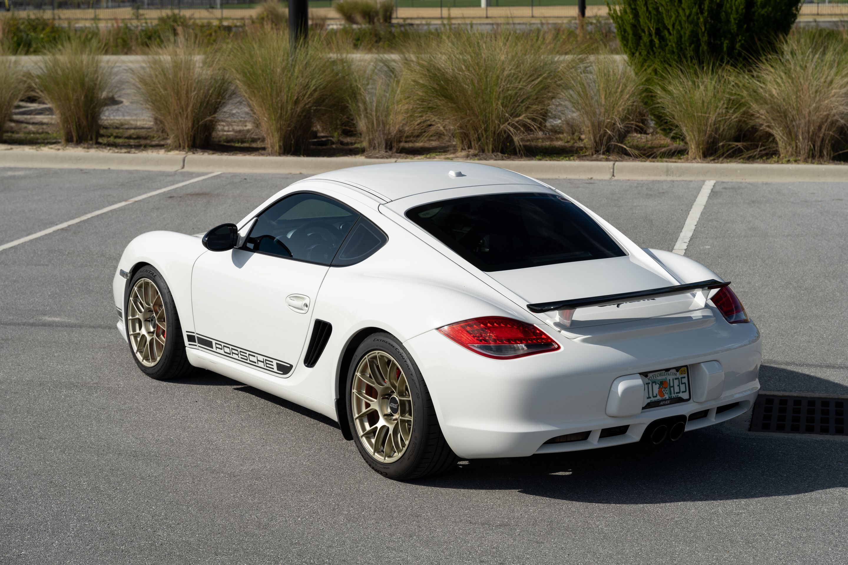 White Porsche 987 Cayman R with 18" EC-7RS Apex wheels in Motorsport Gold