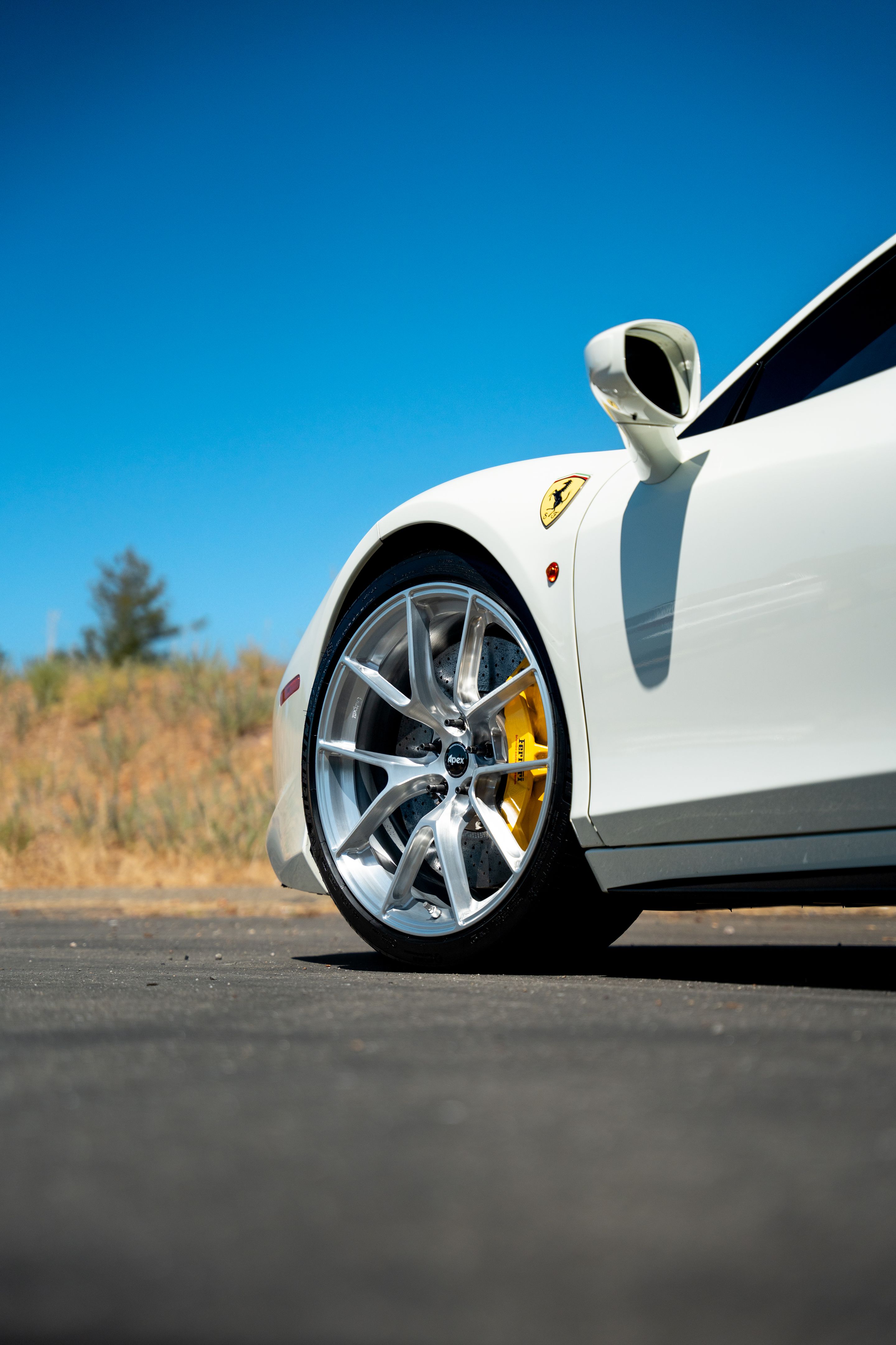 White Ferrari 458 Italia with 20" VS-5RS Apex wheels in Brushed Clear
