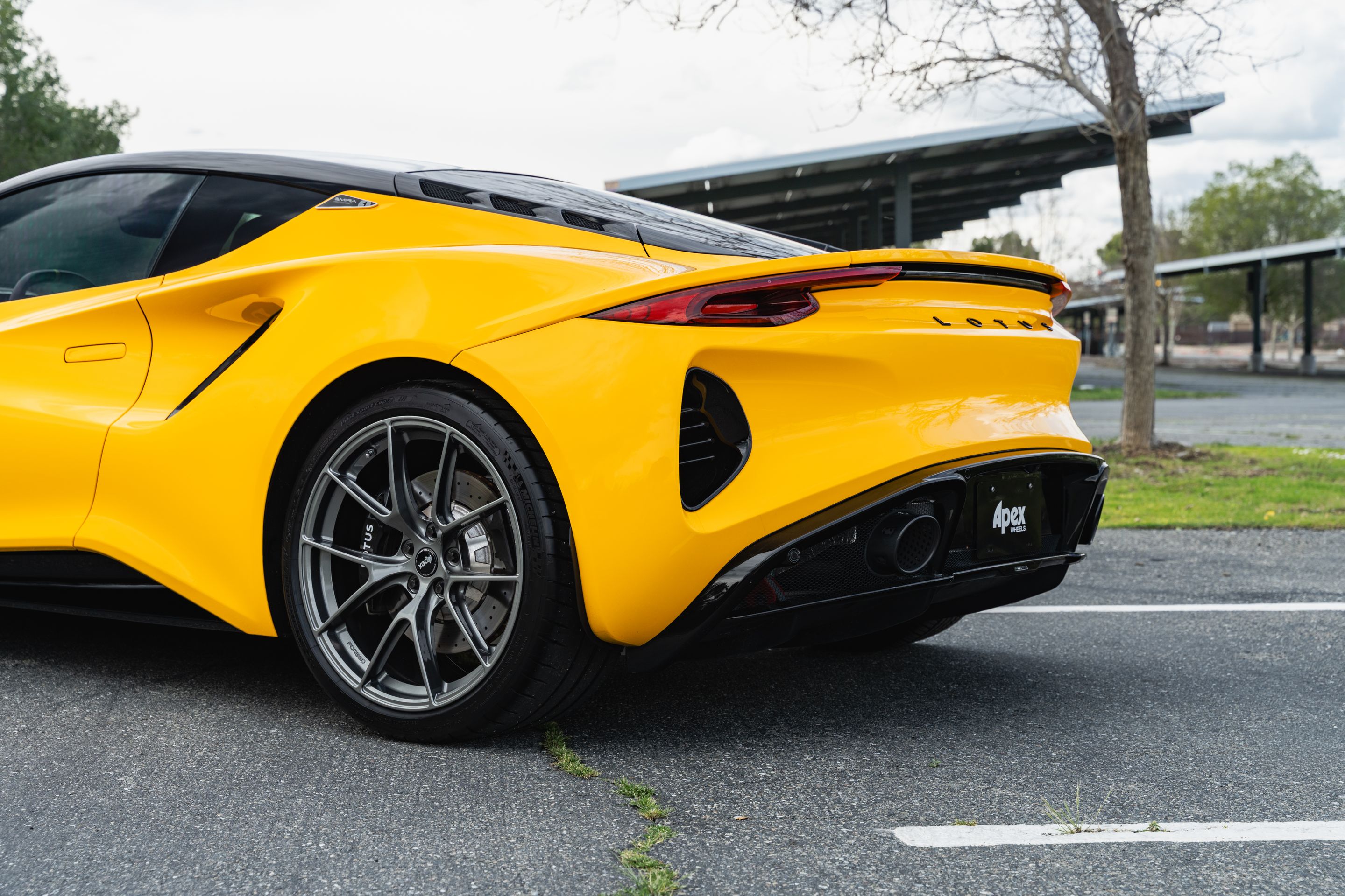 Yellow Lotus Emira with 20" VS-5RS Apex wheels in Anthracite