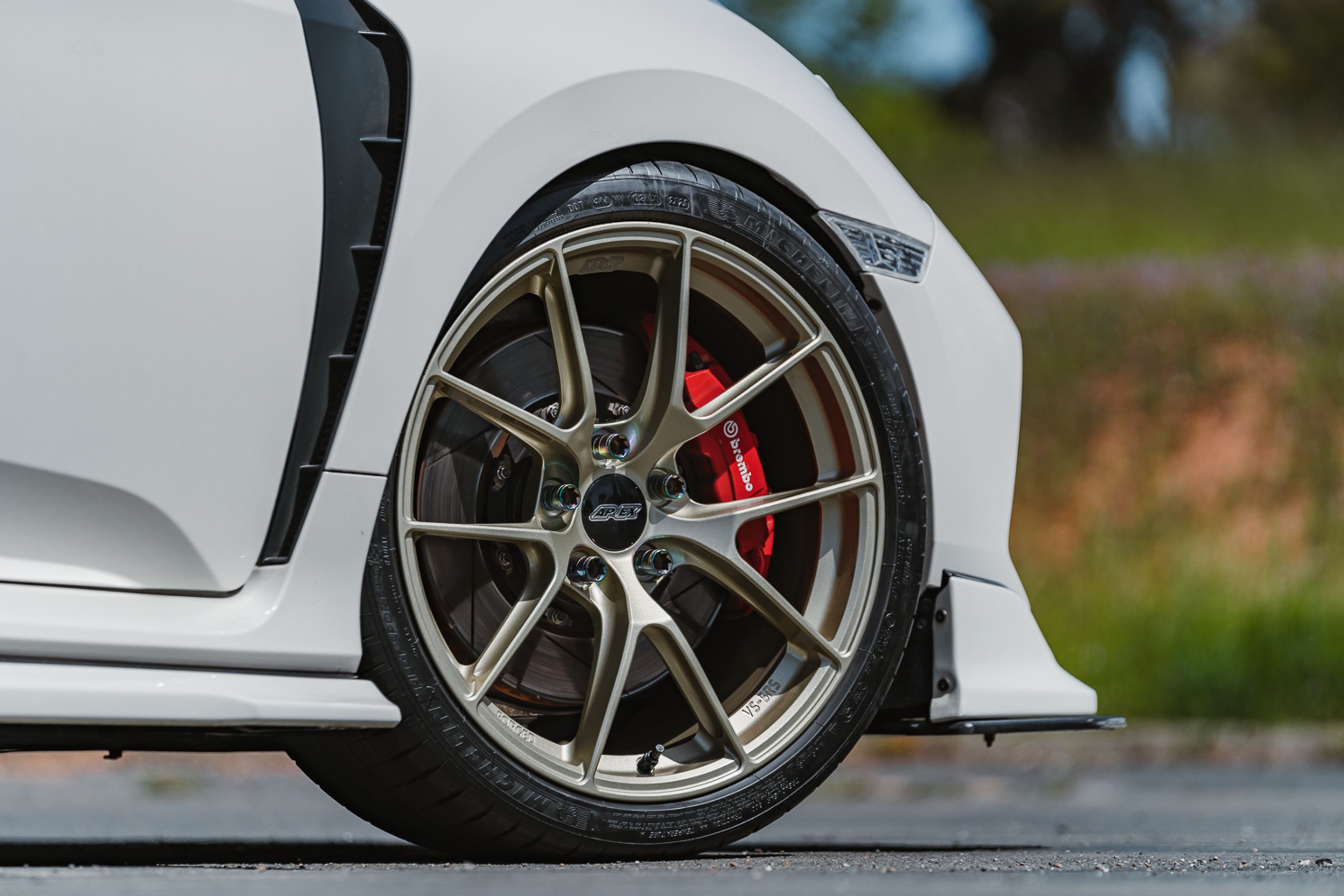 White Honda FK8 Civic Type-R with 19" VS-5RS Apex wheels in Motorsport Gold
