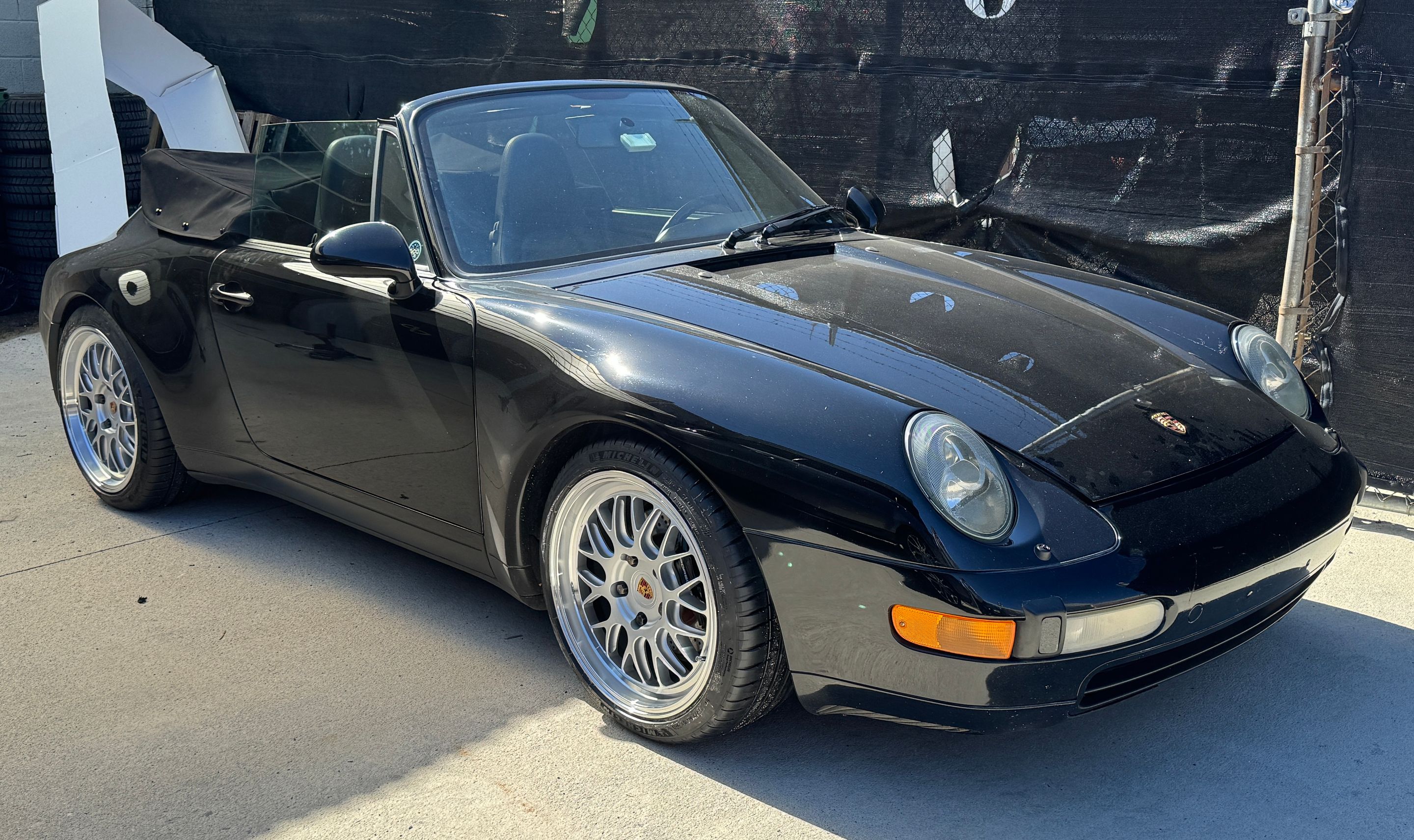 Black Porsche 911 993 Carrera with 18" ML-10RT Apex wheels in Machined Lip Race Silver