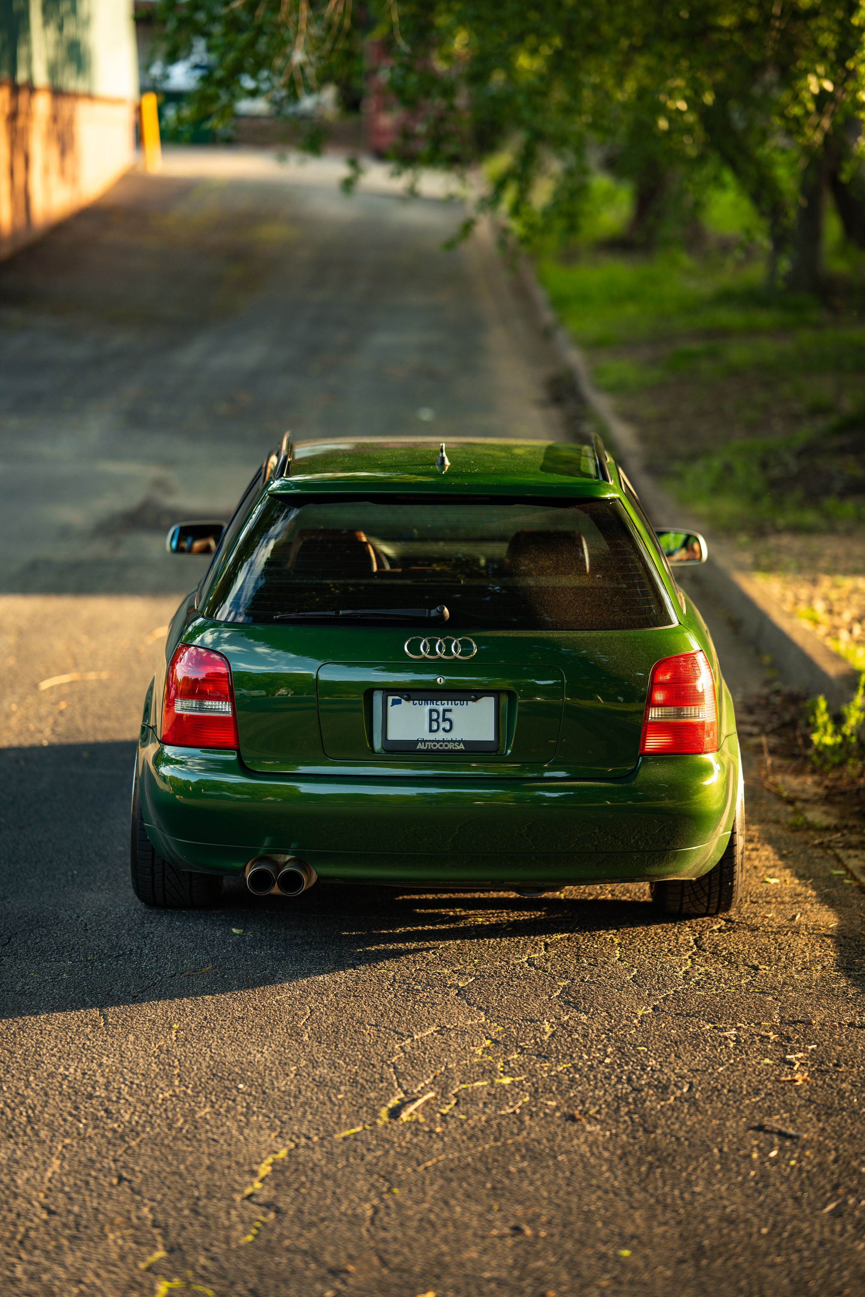 Green Audi B5 S4 Avant/Wagon with 18" ML-10RT Apex wheels in Machined Lip Gloss Motorsport Gold