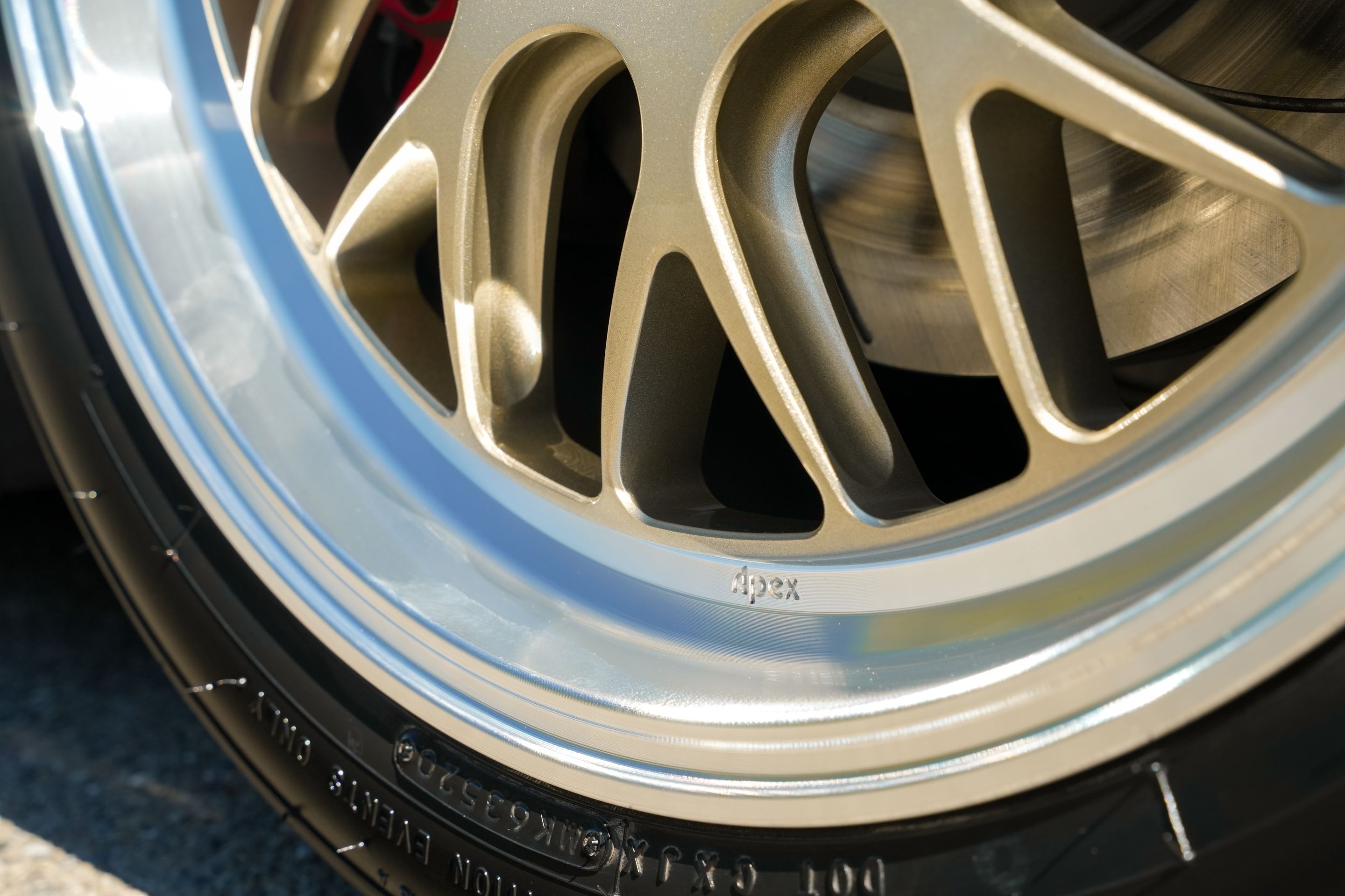 Grey Porsche 718 Cayman S with 18" ML-10RT Apex wheels in Machined Lip Gloss Motorsport Gold