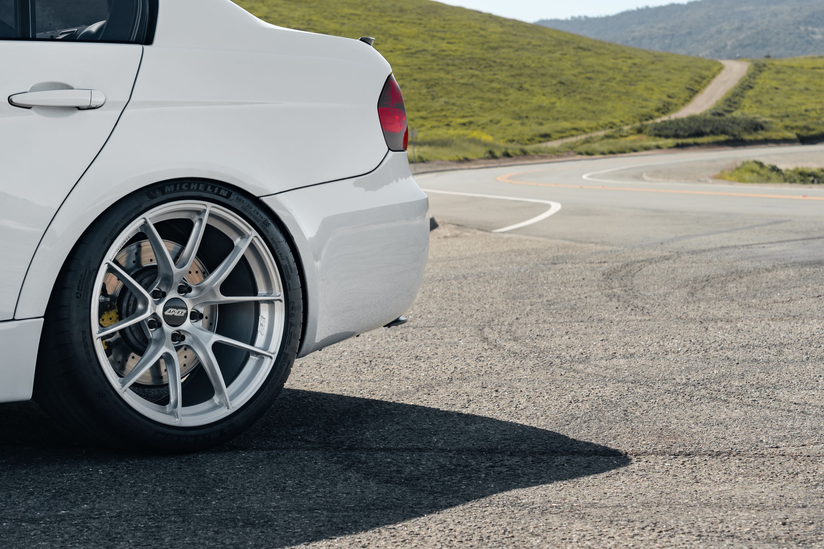 White BMW E90 Sedan M3 with 19" VS-5RS Apex wheels in Brushed Clear