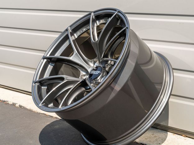 Anthracite APEX VS-5RS wheel showing concavity