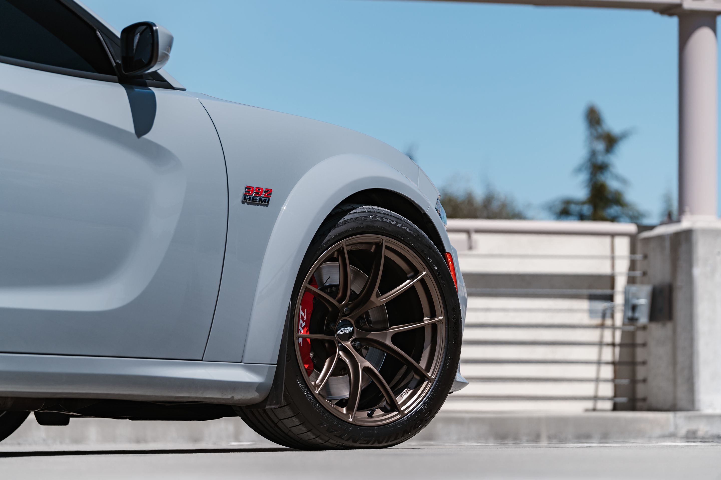 Grey Dodge Charger Scat Pack Widebody with 20" VS-5RS Apex wheels in Satin Bronze