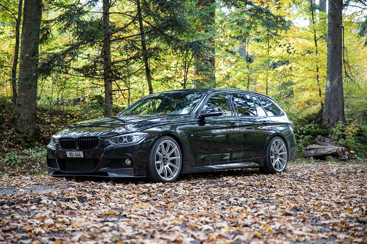 Black BMW F31 Wagon 3 Series with 19" FL-5 Apex wheels in Anthracite