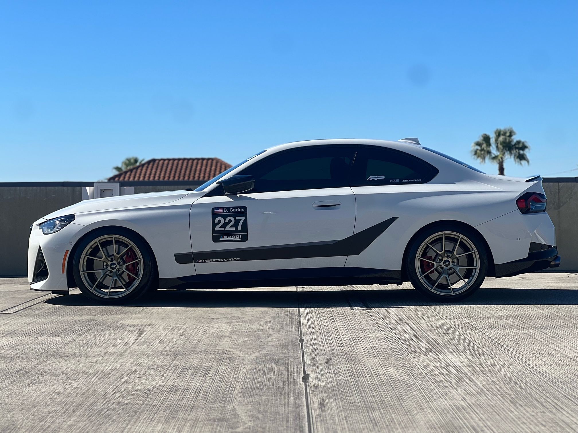 White BMW G42 2 Series with 19" VS-5RS Apex wheels in Motorsport Gold