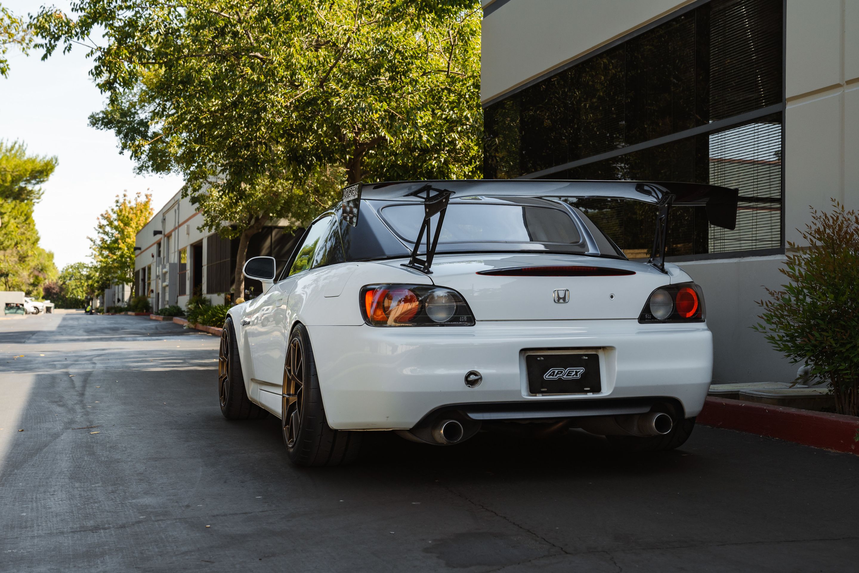 White Honda S2000 with 17" VS-5RS Apex wheels in Satin Bronze