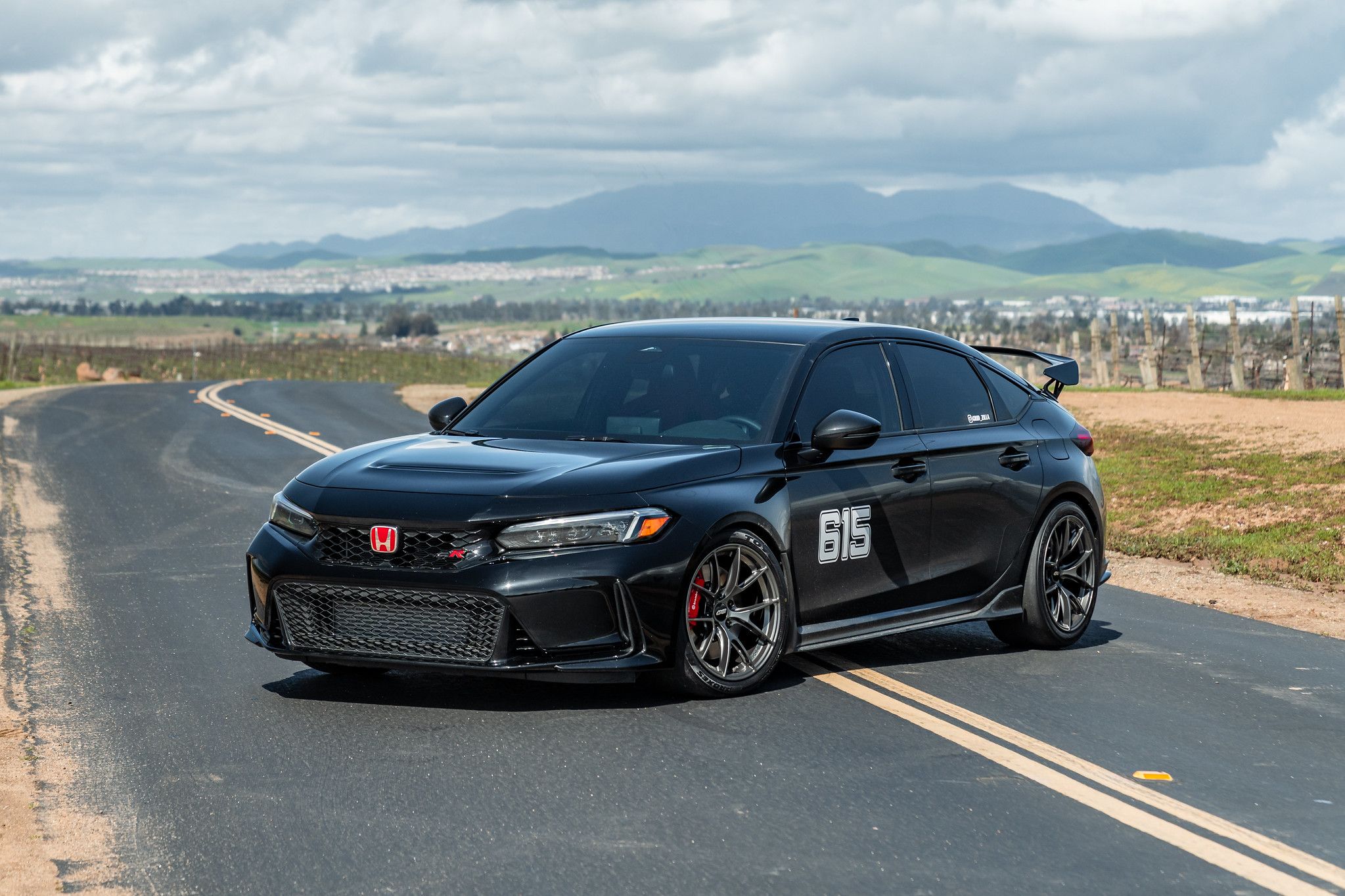 Black Honda FL5 Civic Type-R with 18" VS-5RS Apex wheels in Anthracite