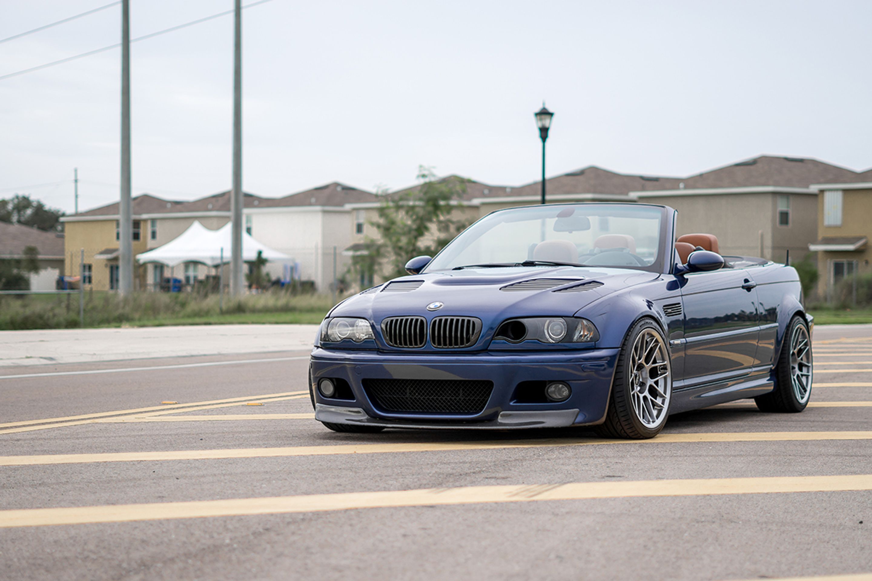 Blue BMW E46 M3 with 18" ARC-8 Apex wheels in Anthracite