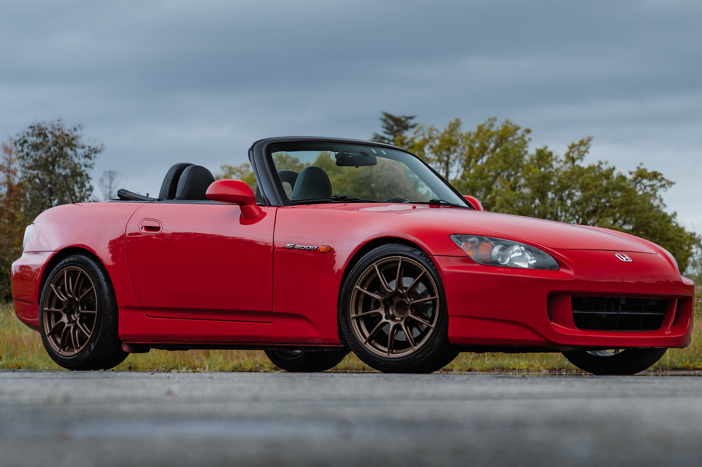 Red Honda S2000 with 17" SM-10RS Apex wheels in Satin Bronze