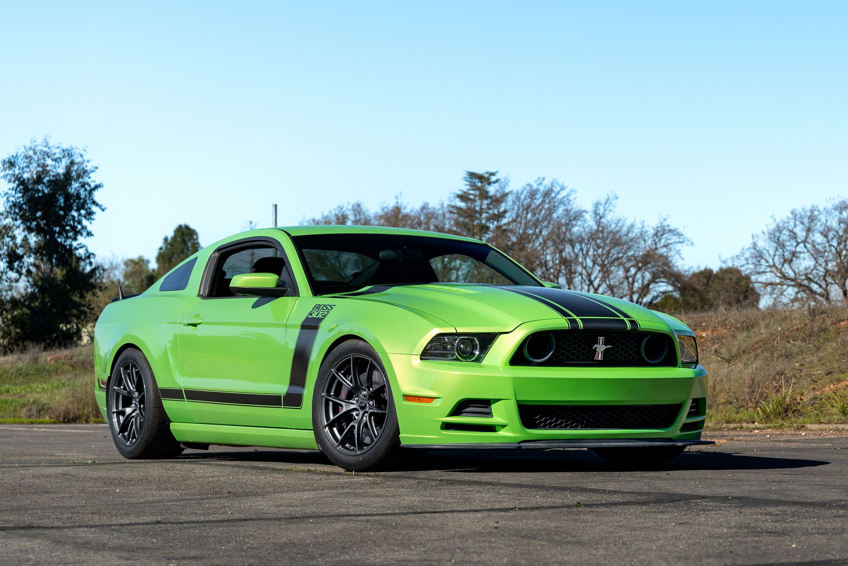Green Ford S197 Mustang Boss 302 with 18" VS-5 Apex wheels in Anthracite