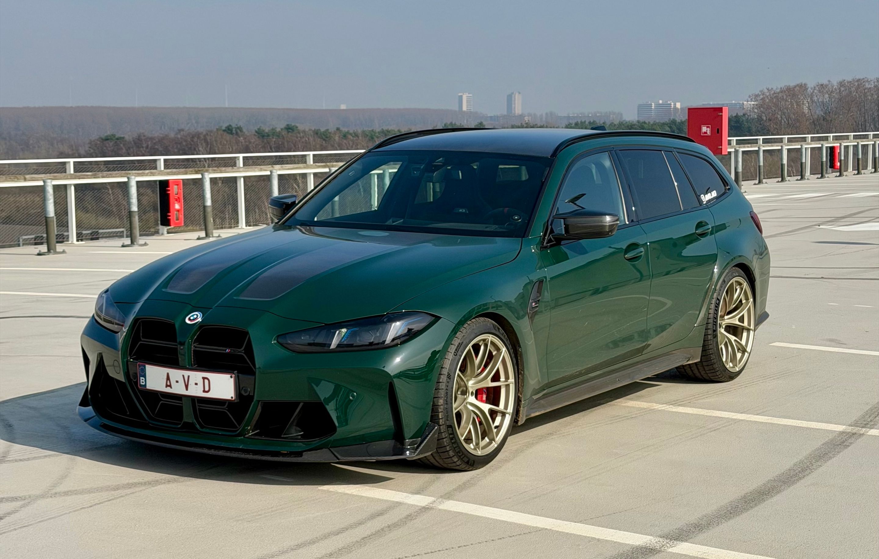 Green BMW G80 M3 with 19"/20" VS-5RS Apex wheels in Motorsport Gold