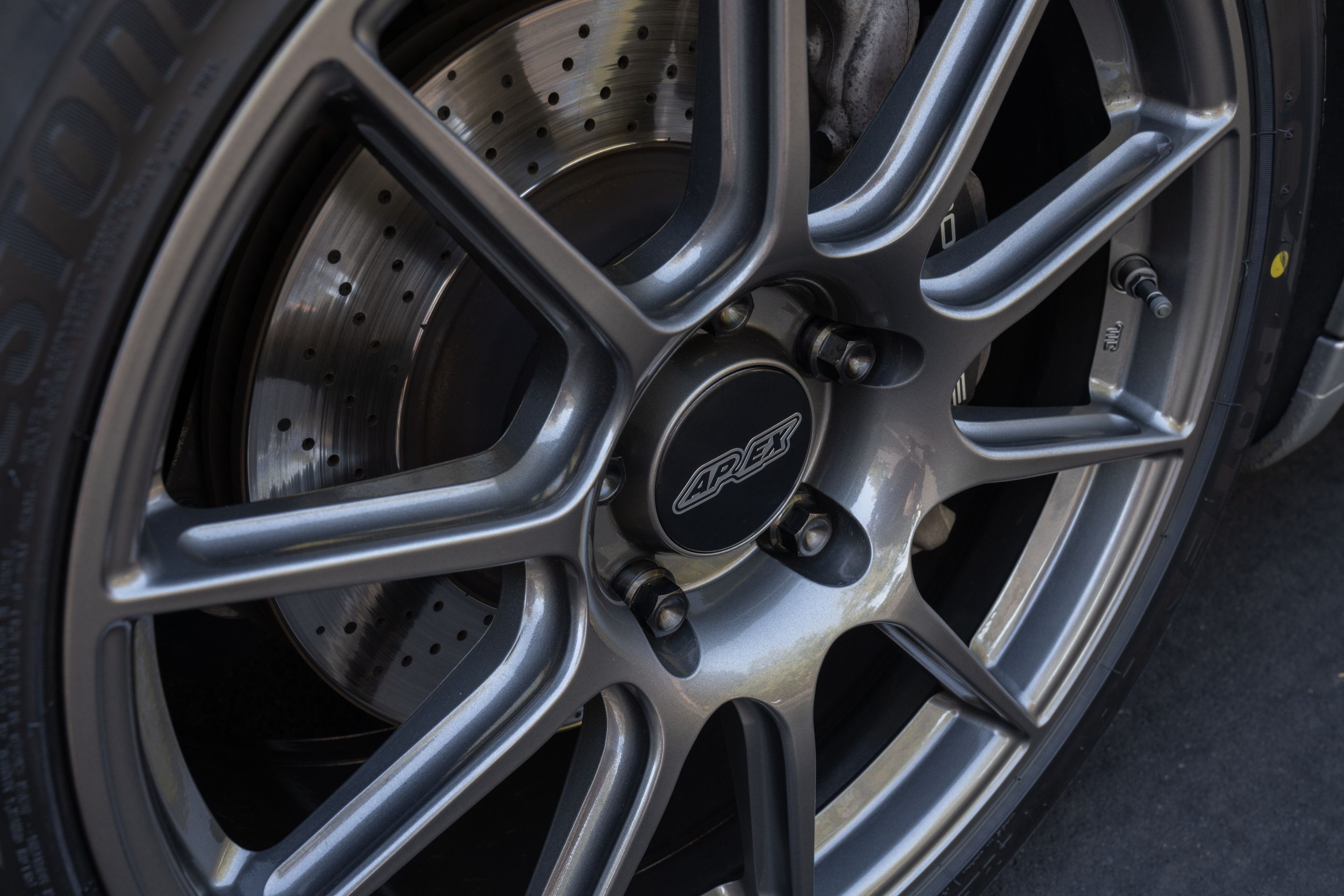 Silver Porsche 911 991.2 Carrera T with 19" SM-10 Apex wheels in Anthracite