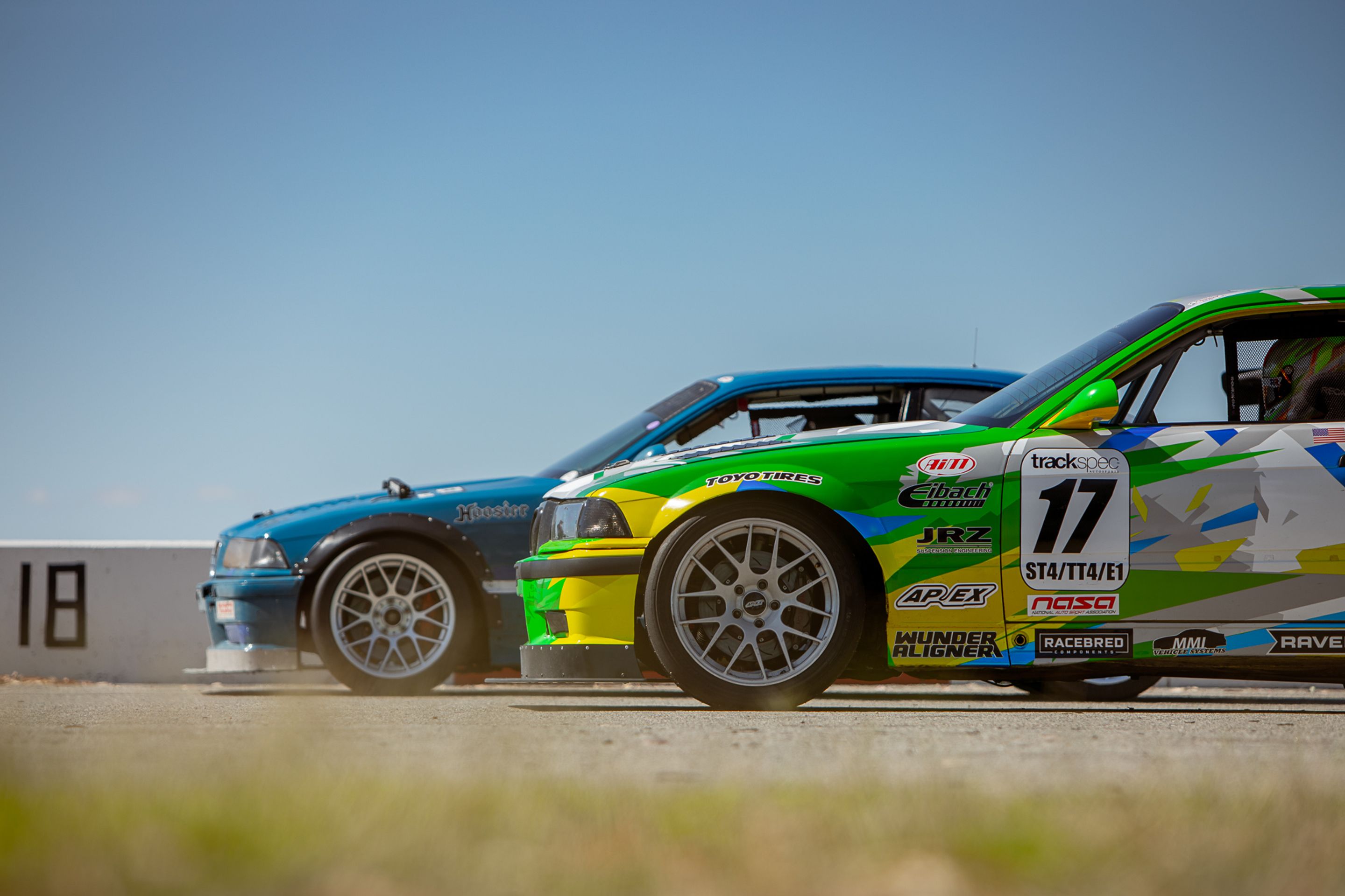 Race Livery BMW E36 M3 with 18" EC-7R Apex wheels in Brushed Clear