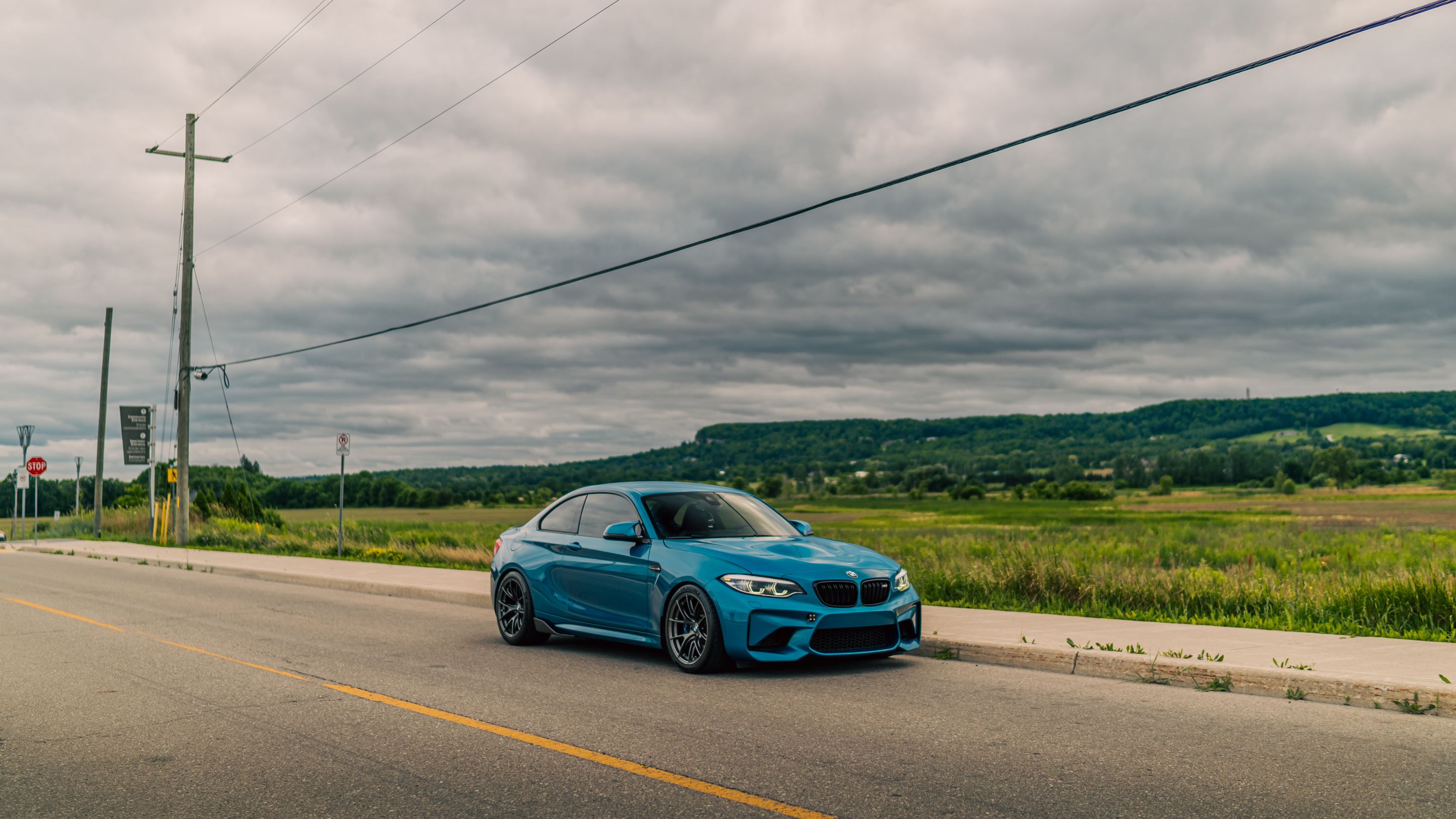 Blue BMW F87 M2 with 18" VS-5RS Apex wheels in Anthracite