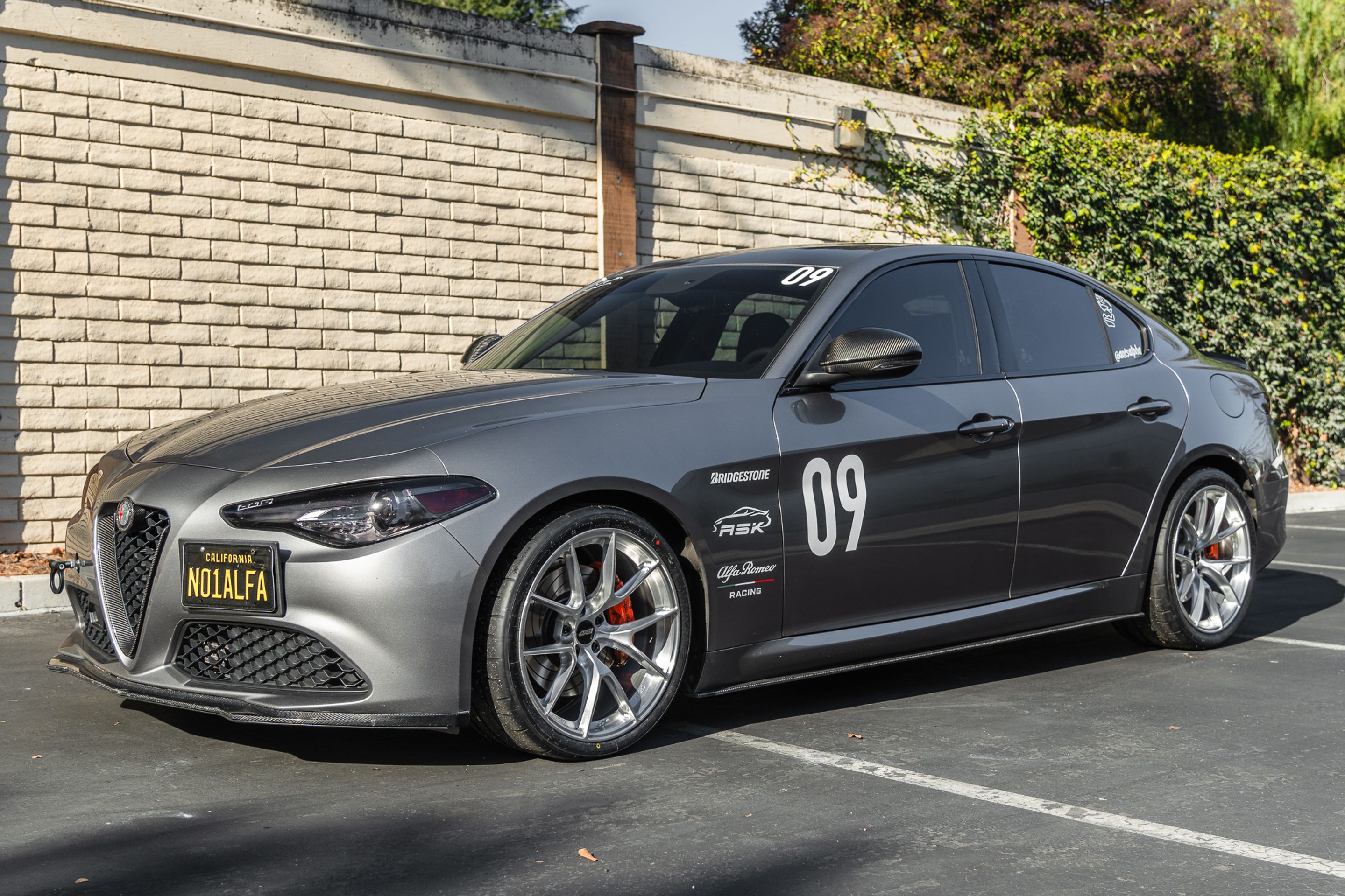 Grey Alfa Romeo Giulia Standard with 19" VS-5RS Apex wheels in Brushed Clear