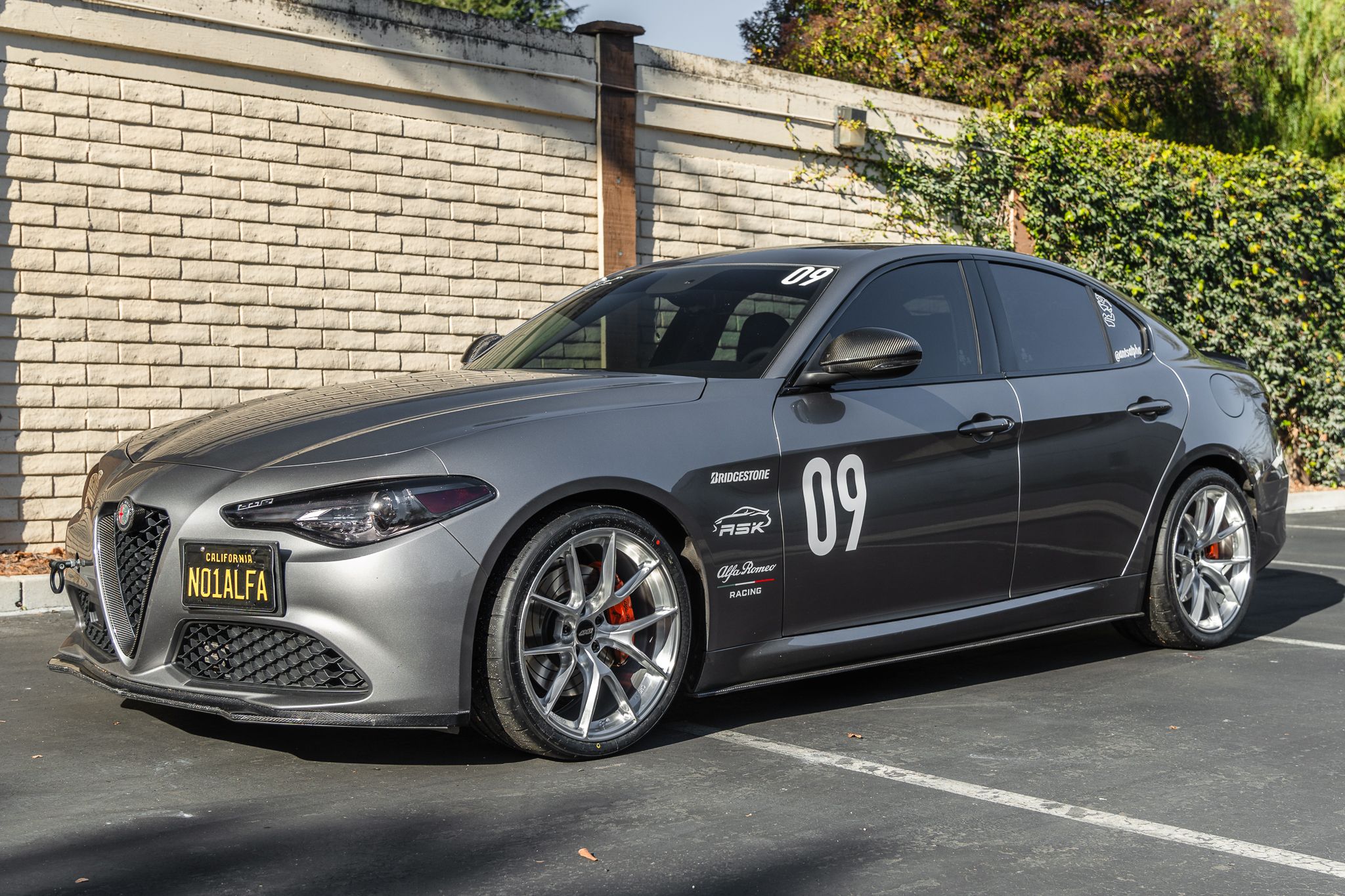 Grey Alfa Romeo Giulia Standard with 19" VS-5RS Apex wheels in Brushed Clear