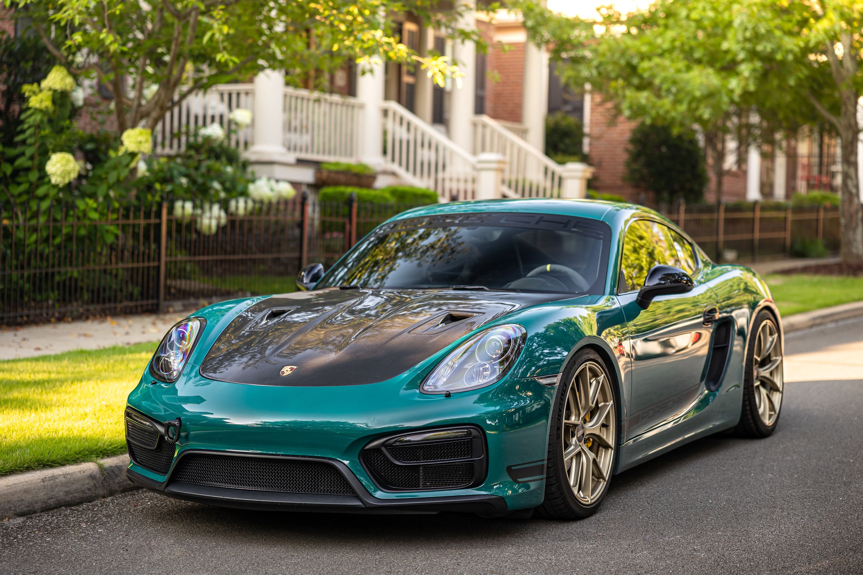 Green Porsche 981 Cayman GTS with 20" VS-5RS Apex wheels in Motorsport Gold