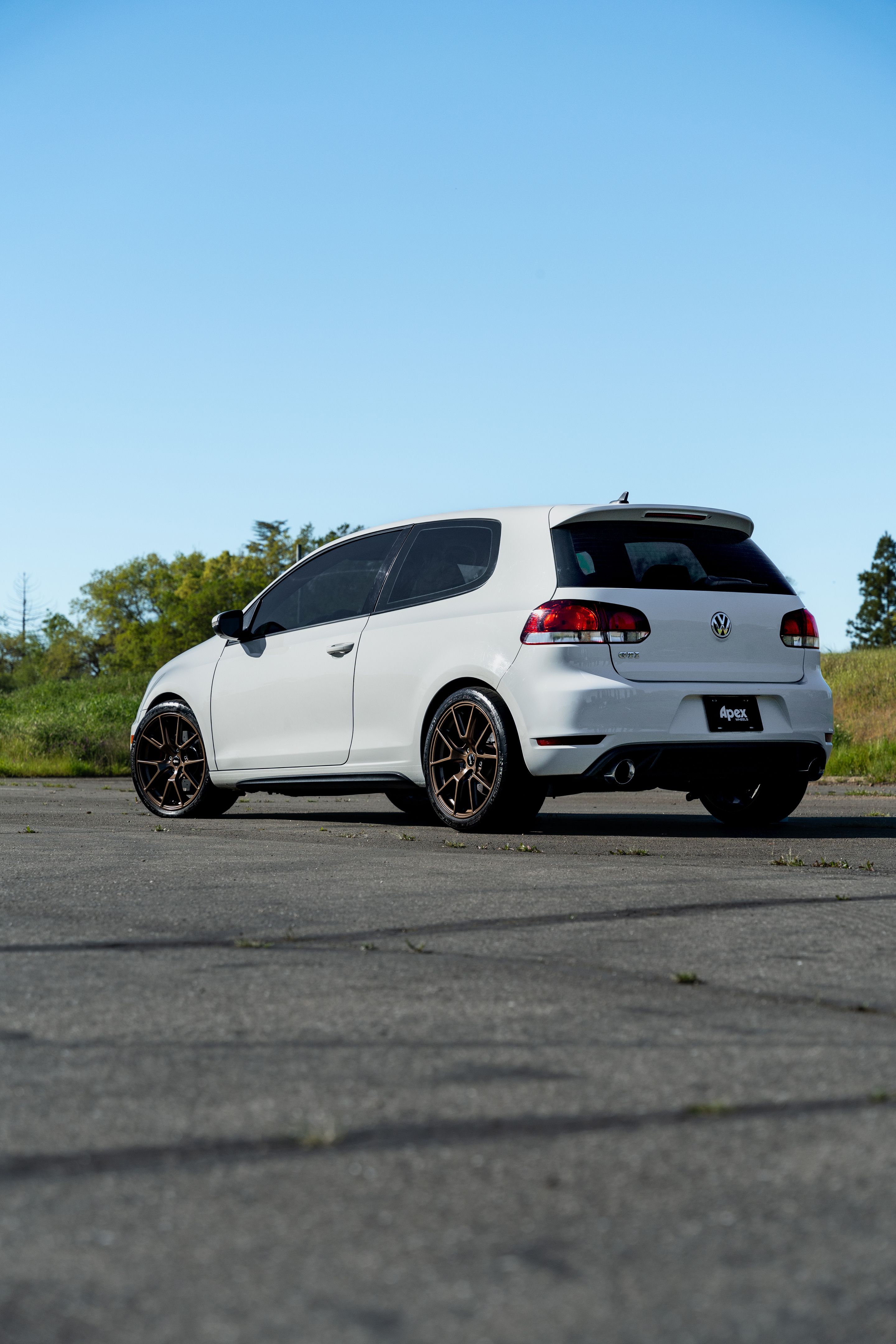 White VW MK6 GTI with 18" VS-5 Apex wheels in Satin Bronze