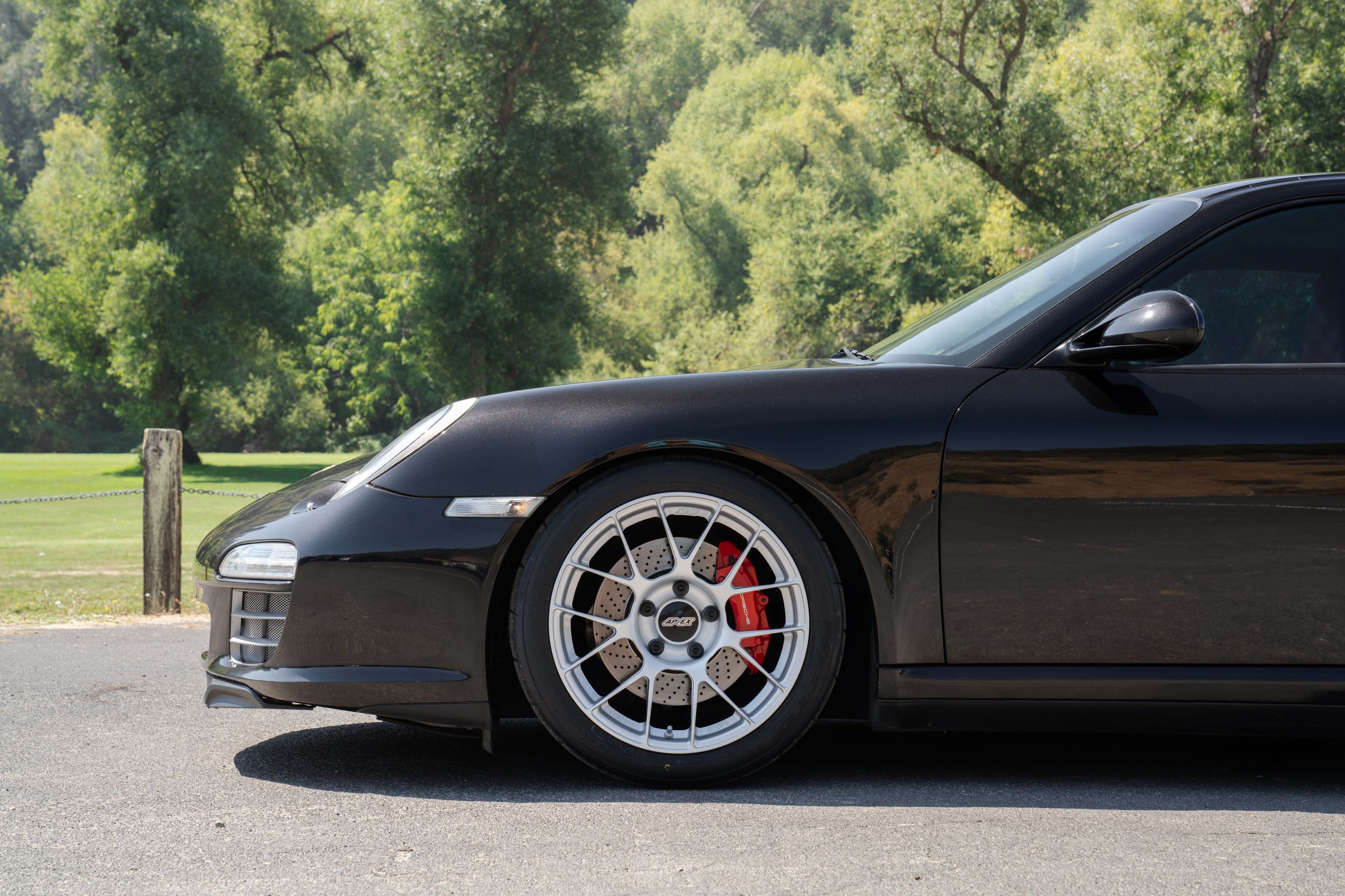 Black Porsche 911 997 Carrera 4S with 18" EC-7RS Apex wheels in Race Silver