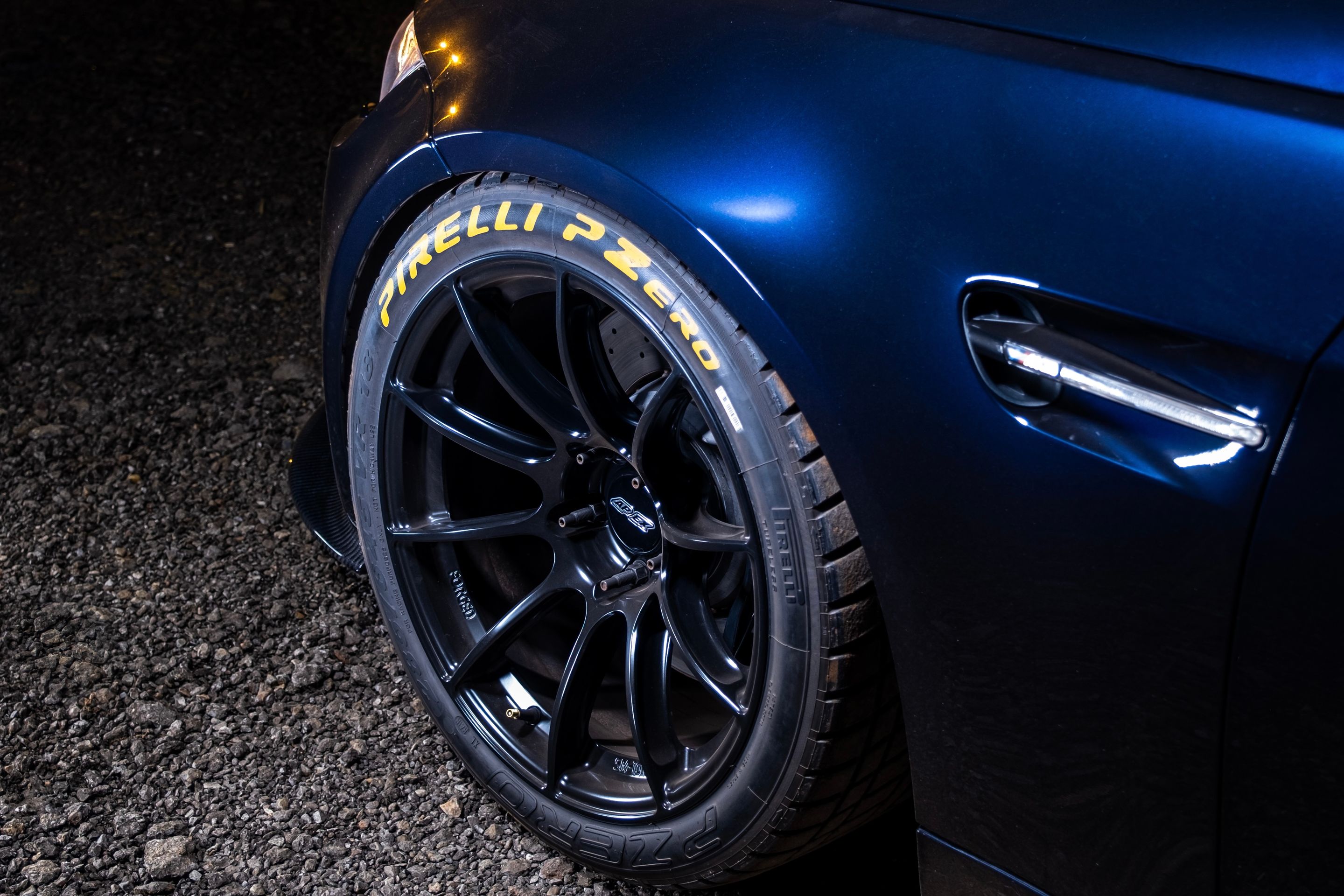 Blue BMW E92 Coupe M3 with 18" SM-10RS Apex wheels in Satin Black