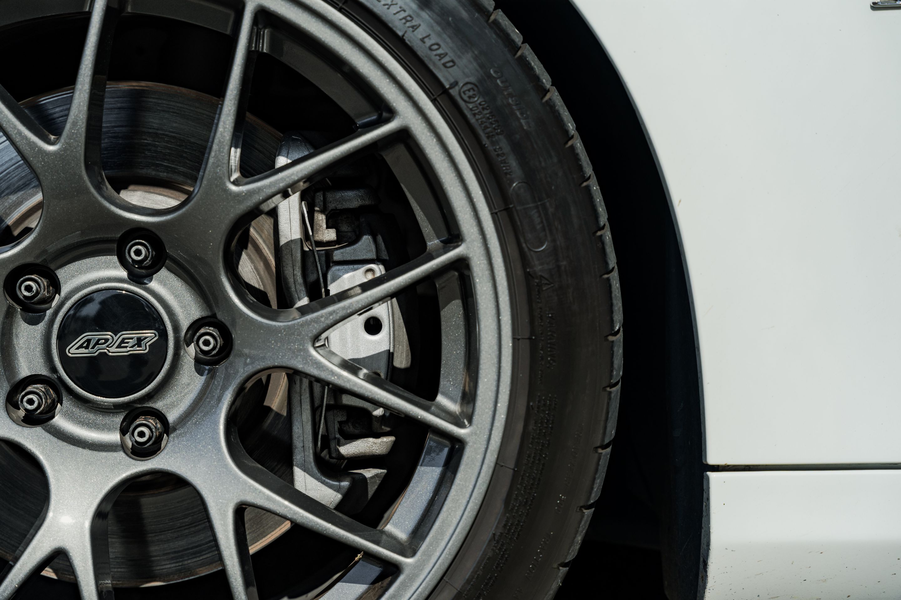 White BMW E92 Coupe 3 Series with 18" EC-7 Apex wheels in Anthracite